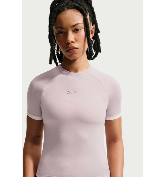 
NIKE, 
Women's Slim Short-sleeve Top Sportswear, 
Detail 1
