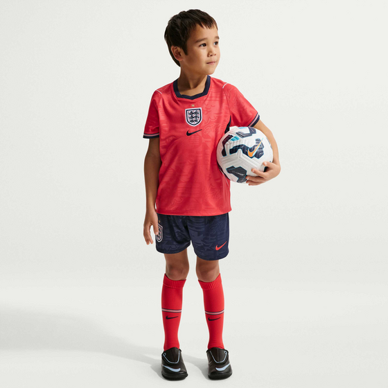 
NIKE, 
Younger Kids' Football Replica 3-piece Kit England 2026 Stadium Away, 
Detail 1
