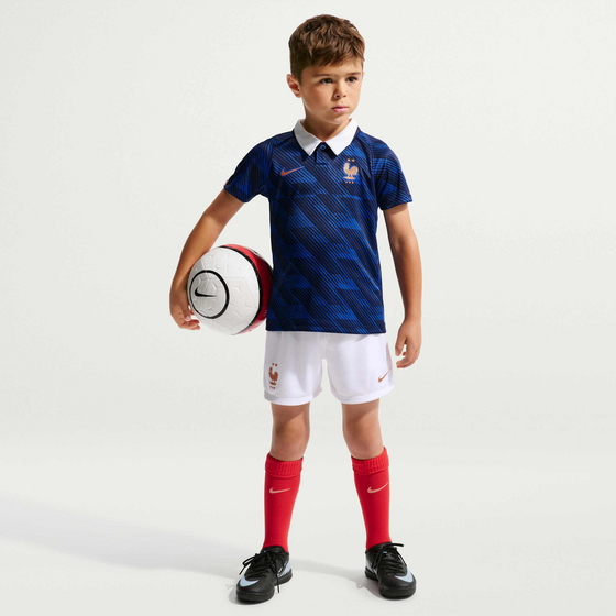 
NIKE, 
Younger Kids' Football Replica 3-piece Kit Fff 2026 Stadium Home, 
Detail 1
