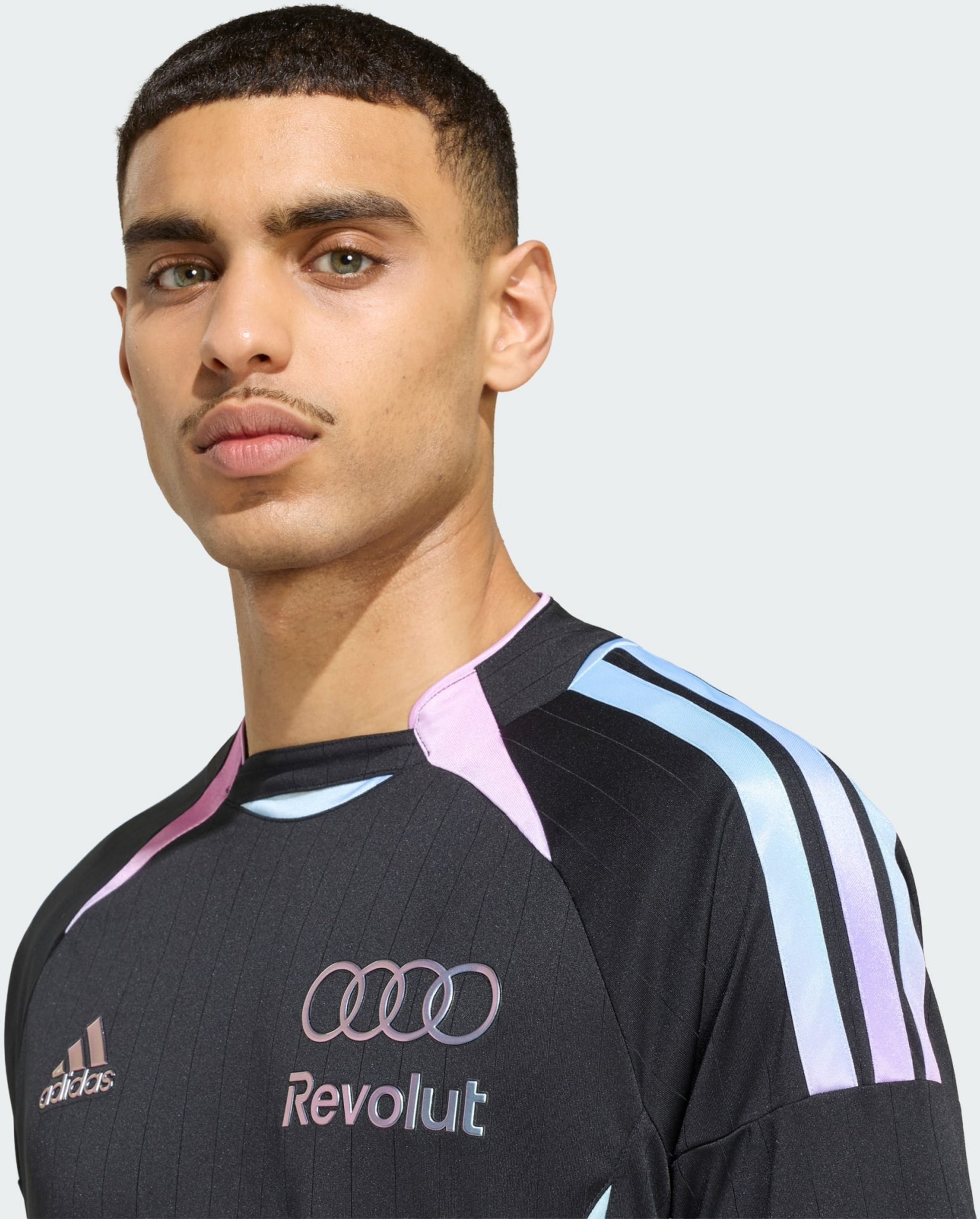 ADIDAS, Adidas Audi Revolut F1 Team Teamgeist F&ouml;rartr&ouml;ja