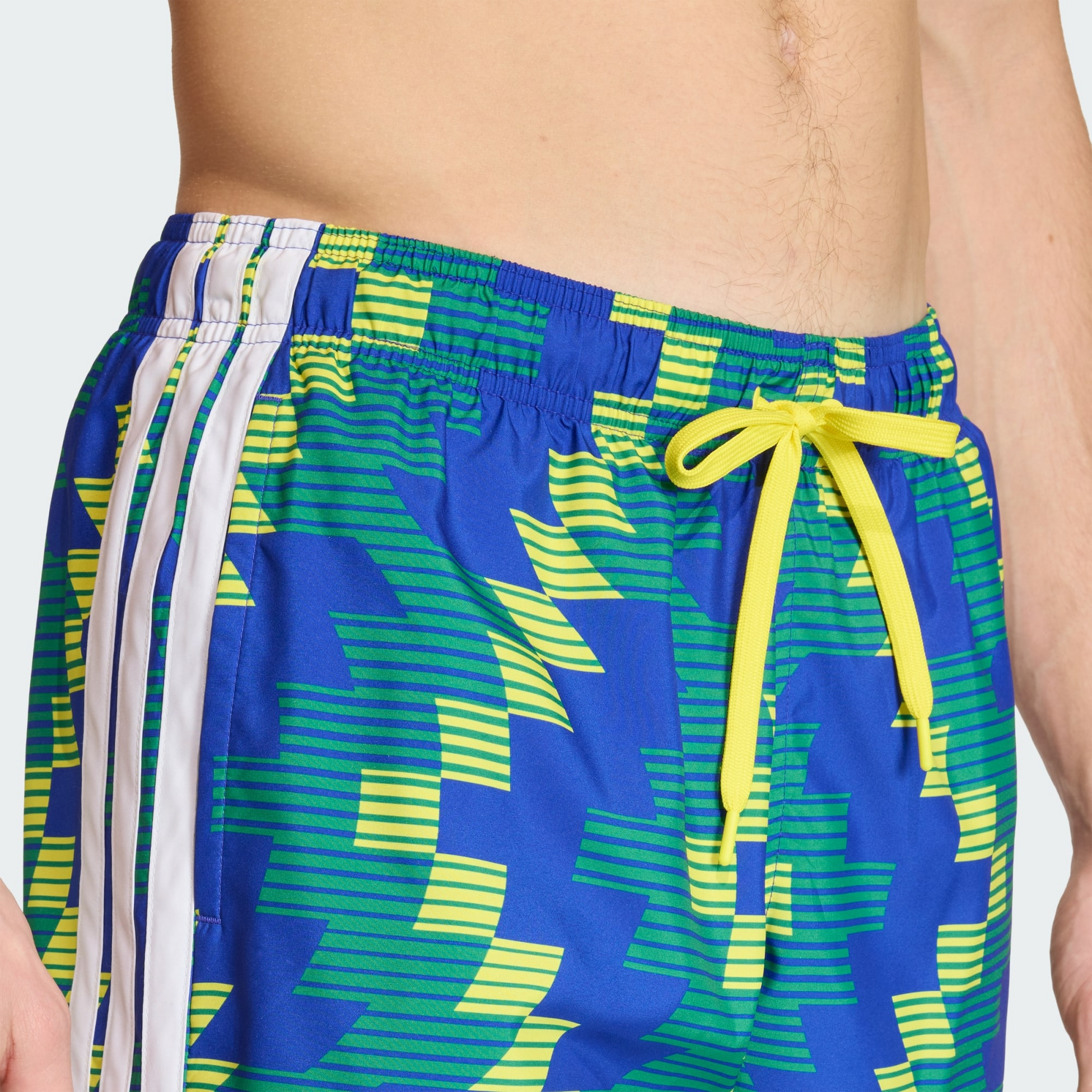 ADIDAS, Adidas Badshorts Med Fotbollsinspirerad Grafik 12,5 Cm