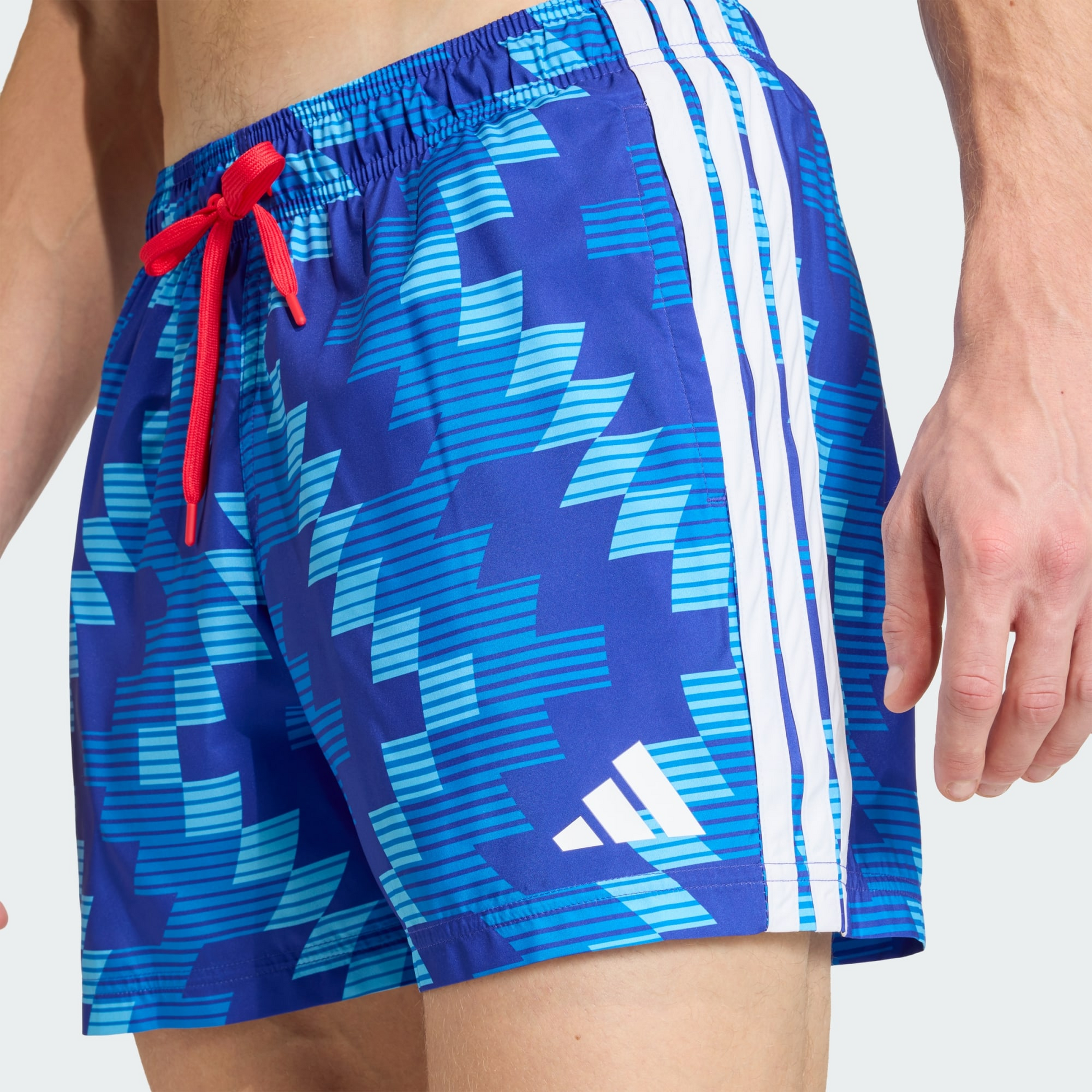 ADIDAS, Adidas Badshorts Med Fotbollsinspirerad Grafik 12,5 Cm