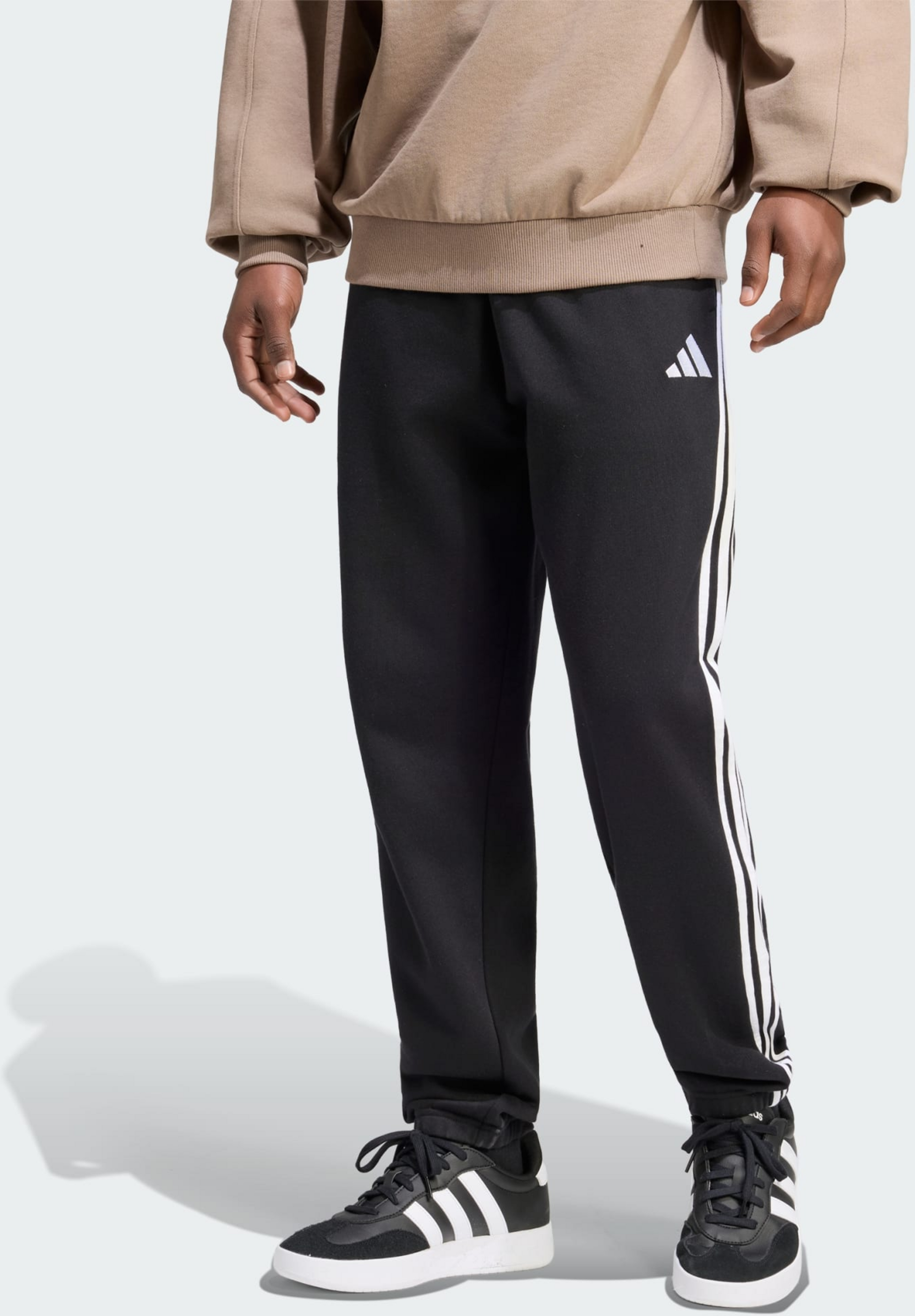 ADIDAS, Adidas Essentials 3-stripes Byxor I Sweatshirttyg Med Avsmalnande Passform Och Muddar