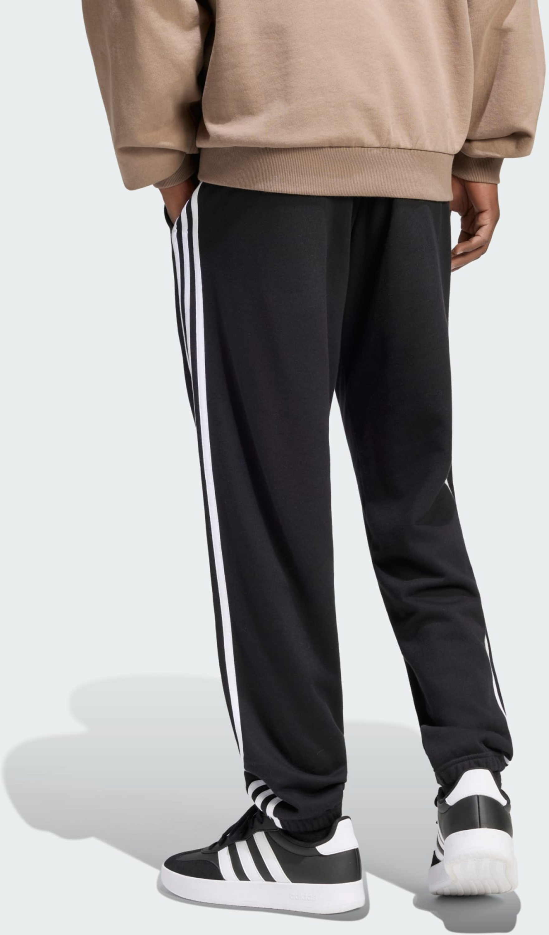 ADIDAS, Adidas Essentials 3-stripes Byxor I Sweatshirttyg Med Avsmalnande Passform Och Muddar