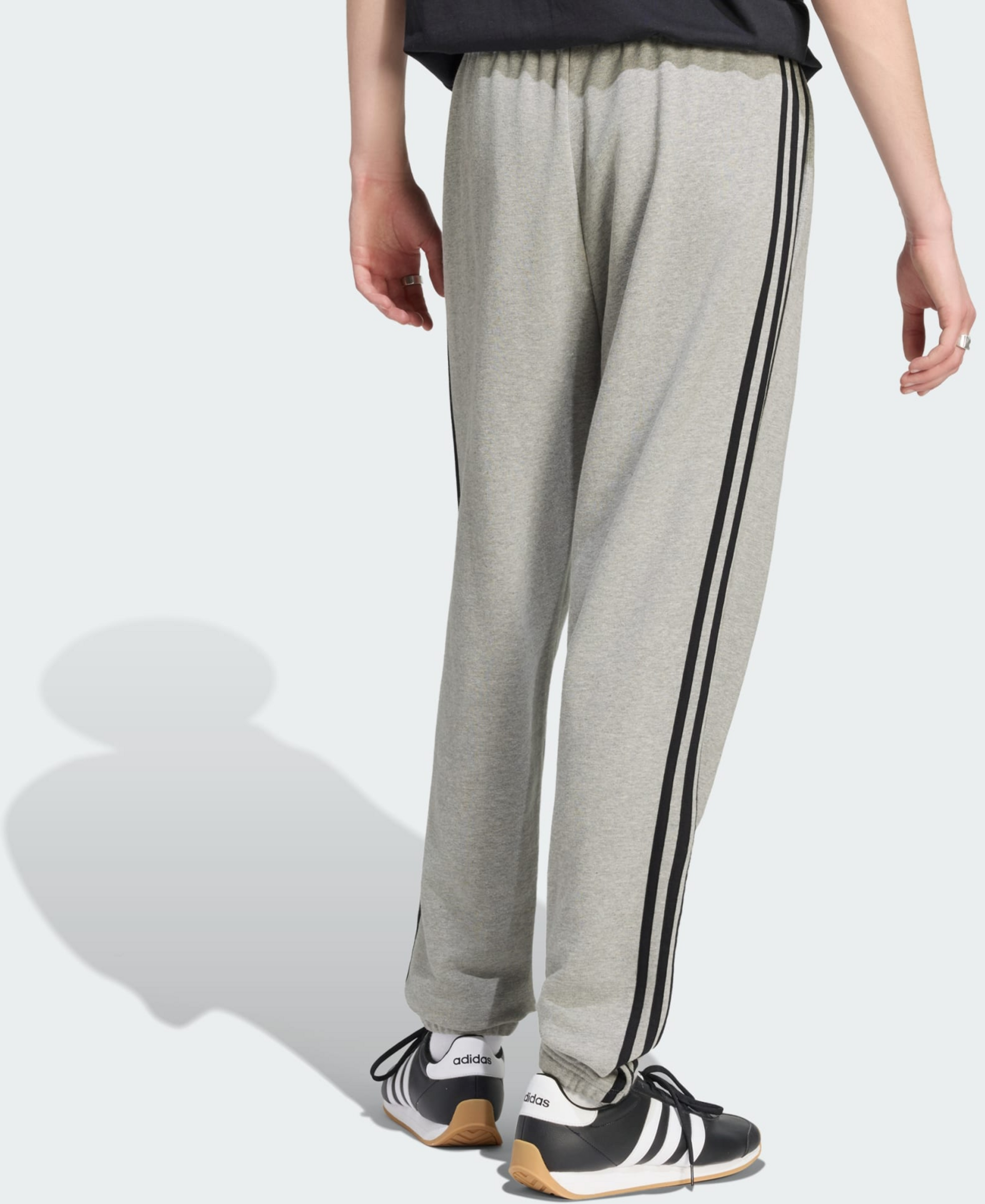 ADIDAS, Adidas Essentials 3-stripes Byxor I Sweatshirttyg Med Avsmalnande Passform Och Muddar