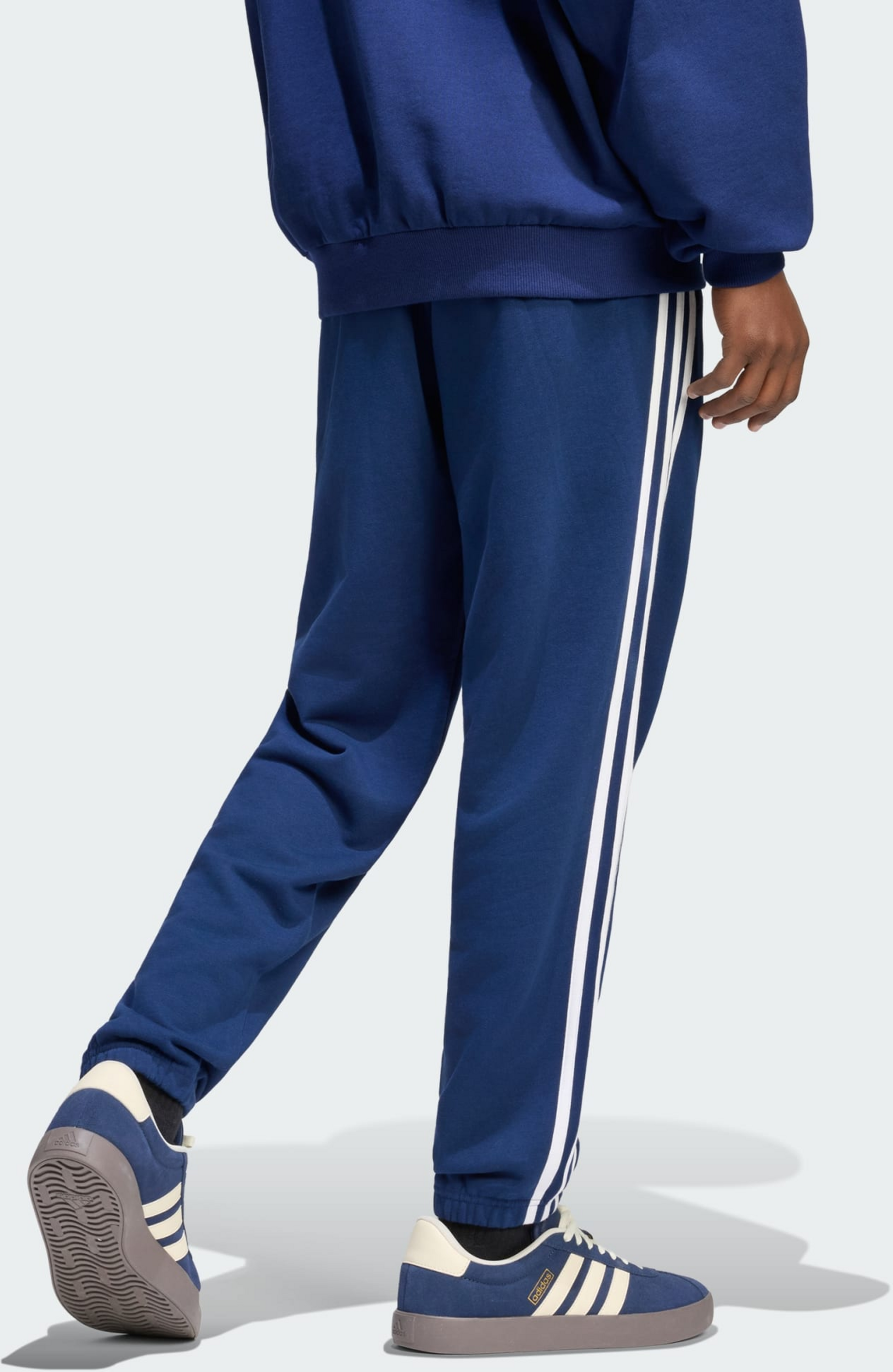 ADIDAS, Adidas Essentials 3-stripes Byxor I Sweatshirttyg Med Avsmalnande Passform Och Muddar