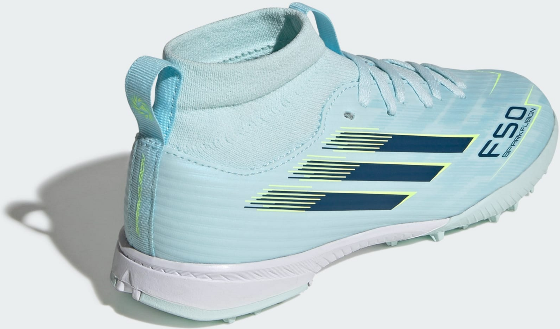 ADIDAS, Adidas F50 Sparkfusion League Fotbollsskor F&ouml;r Konstgr&auml;s I Medelh&ouml;g Modell F&ouml;r Barn