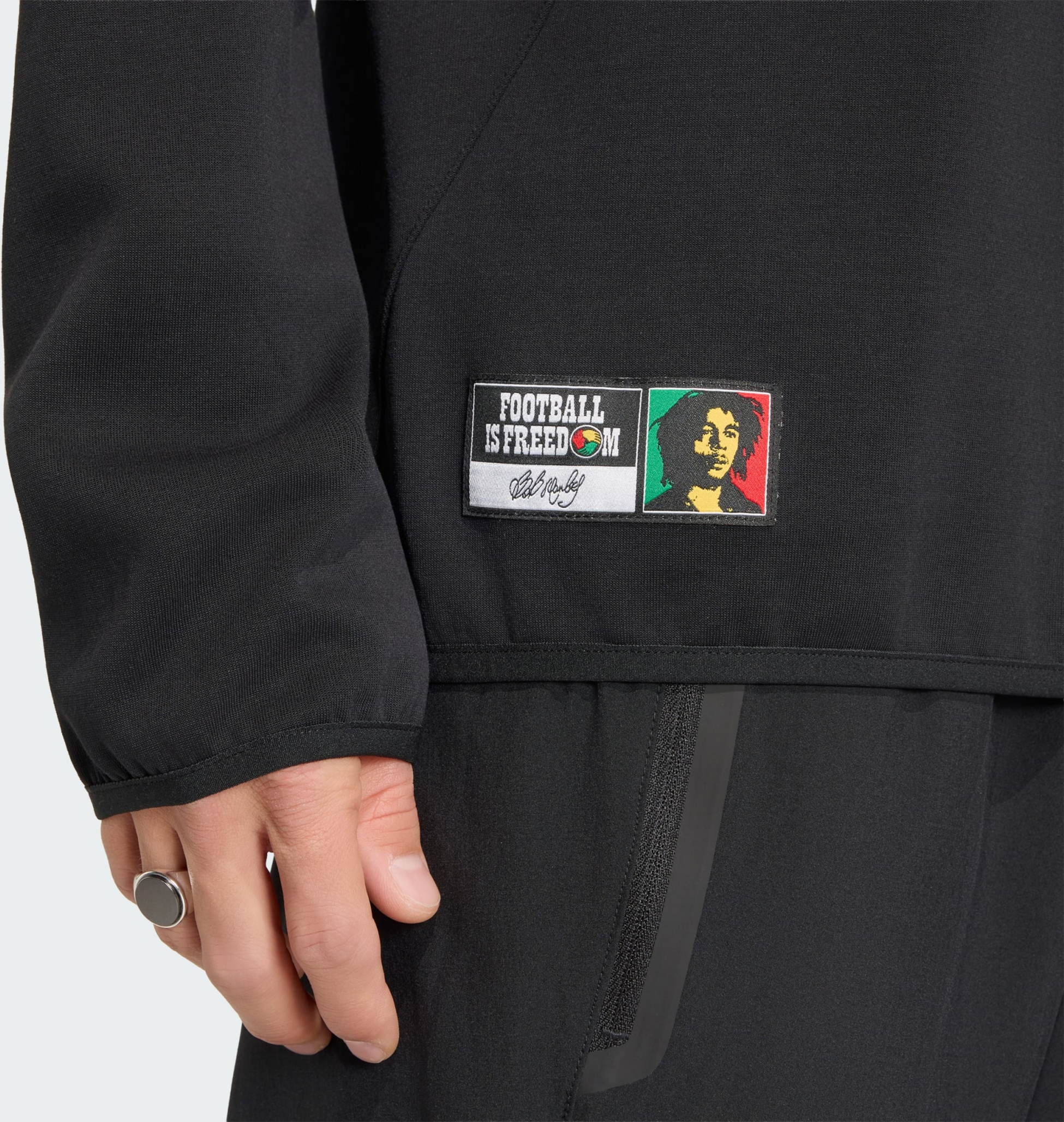 ADIDAS, Adidas Jamaica X Bob Marley Tiro Tech Crew Tr&ouml;ja