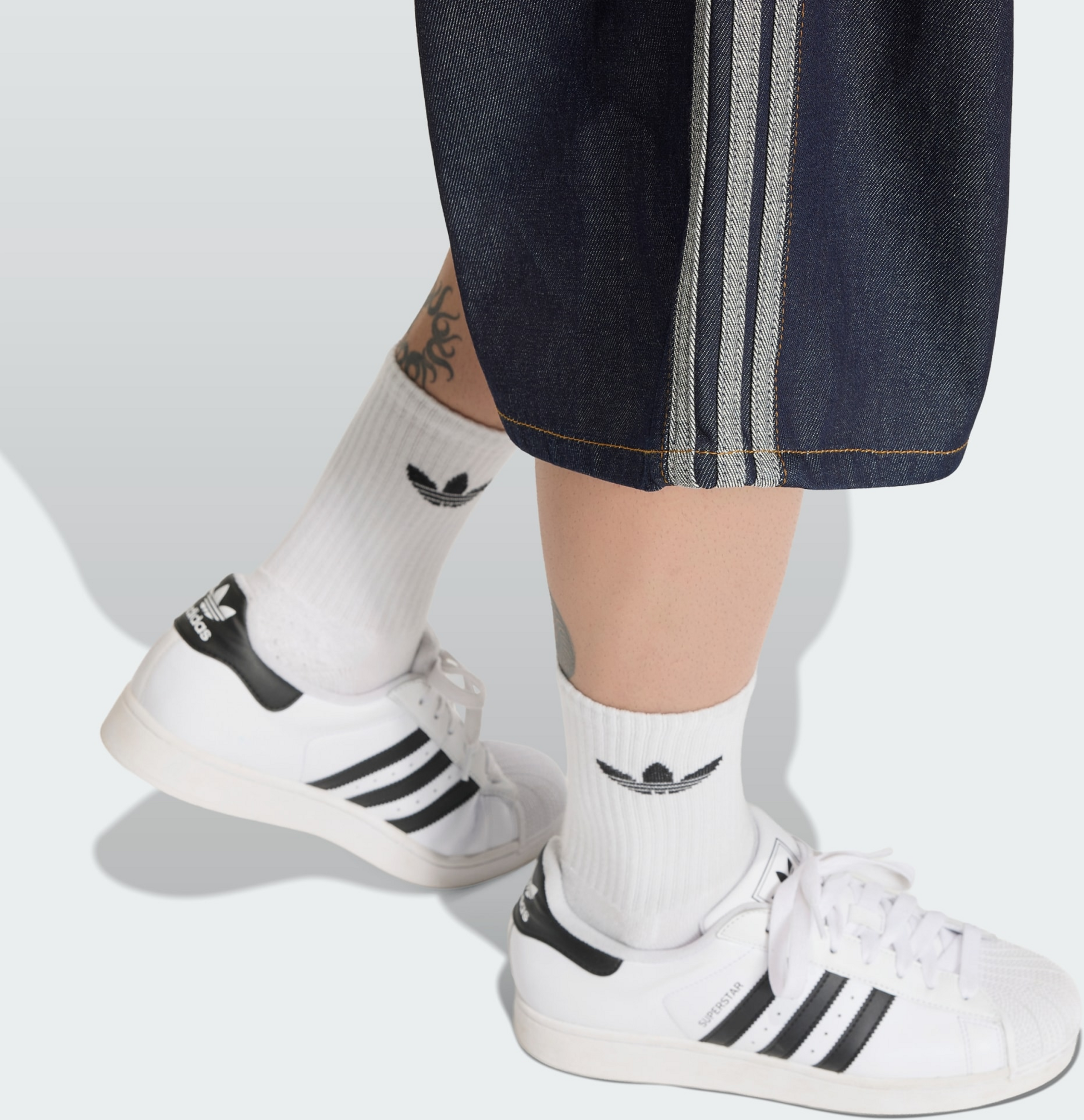 ADIDAS ORIGINALS, Adidas Originals Firebird Adicolor Jorts Med Medelh&ouml;g Midja Och Raka Ben