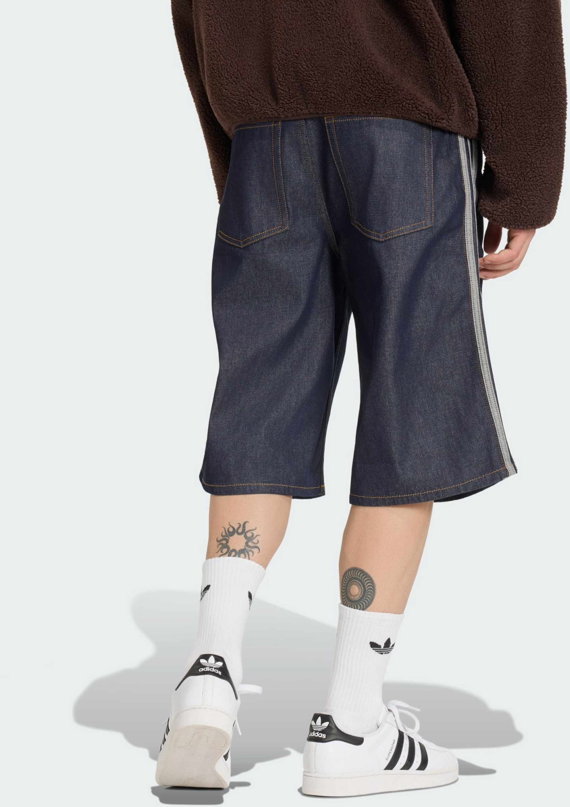 ADIDAS ORIGINALS, Adidas Originals Firebird Adicolor Jorts Med Medelh&ouml;g Midja Och Raka Ben