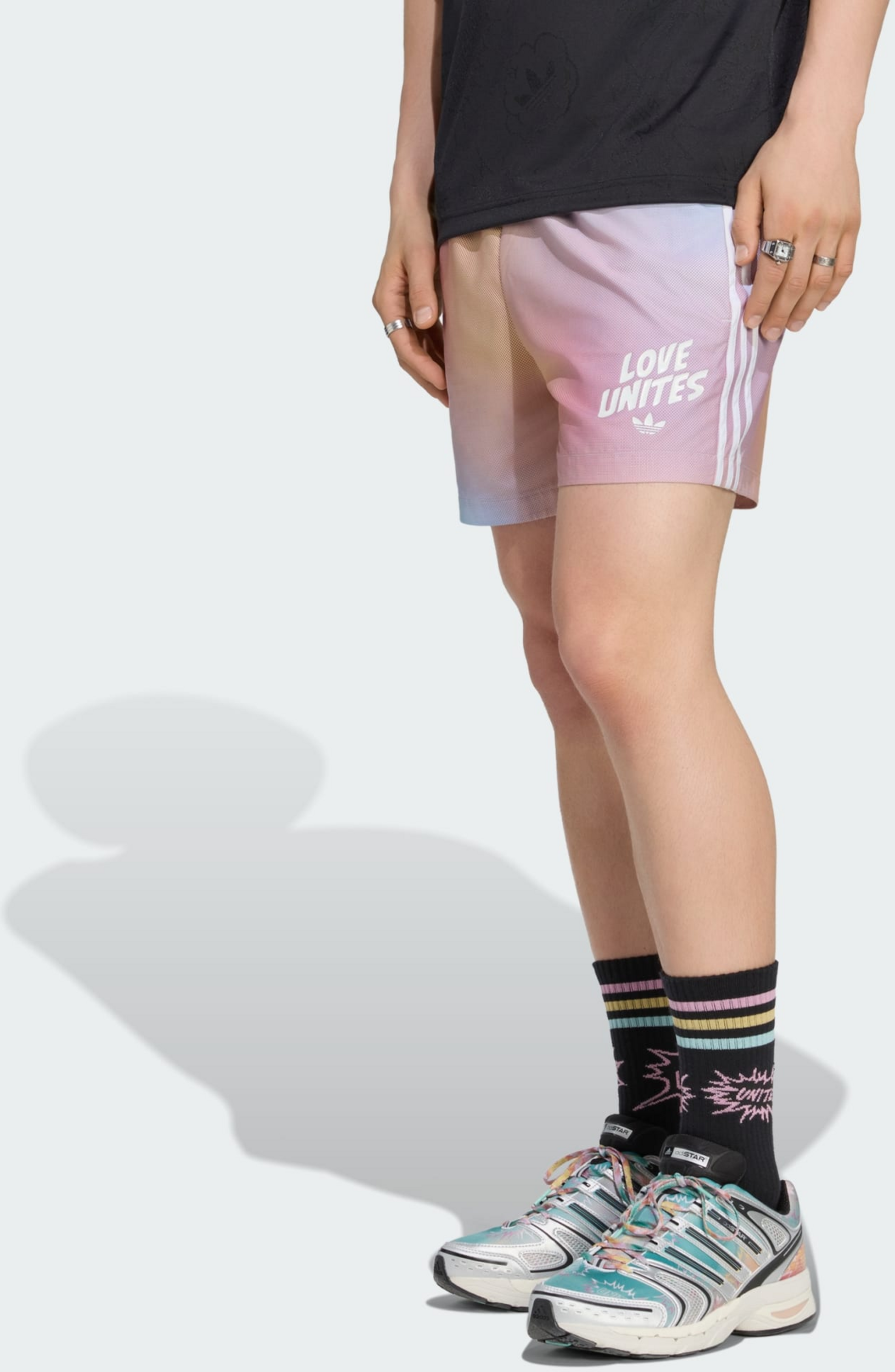ADIDAS ORIGINALS, Adidas Originals Love Unites Aop Shorts (vattent&auml;ta)