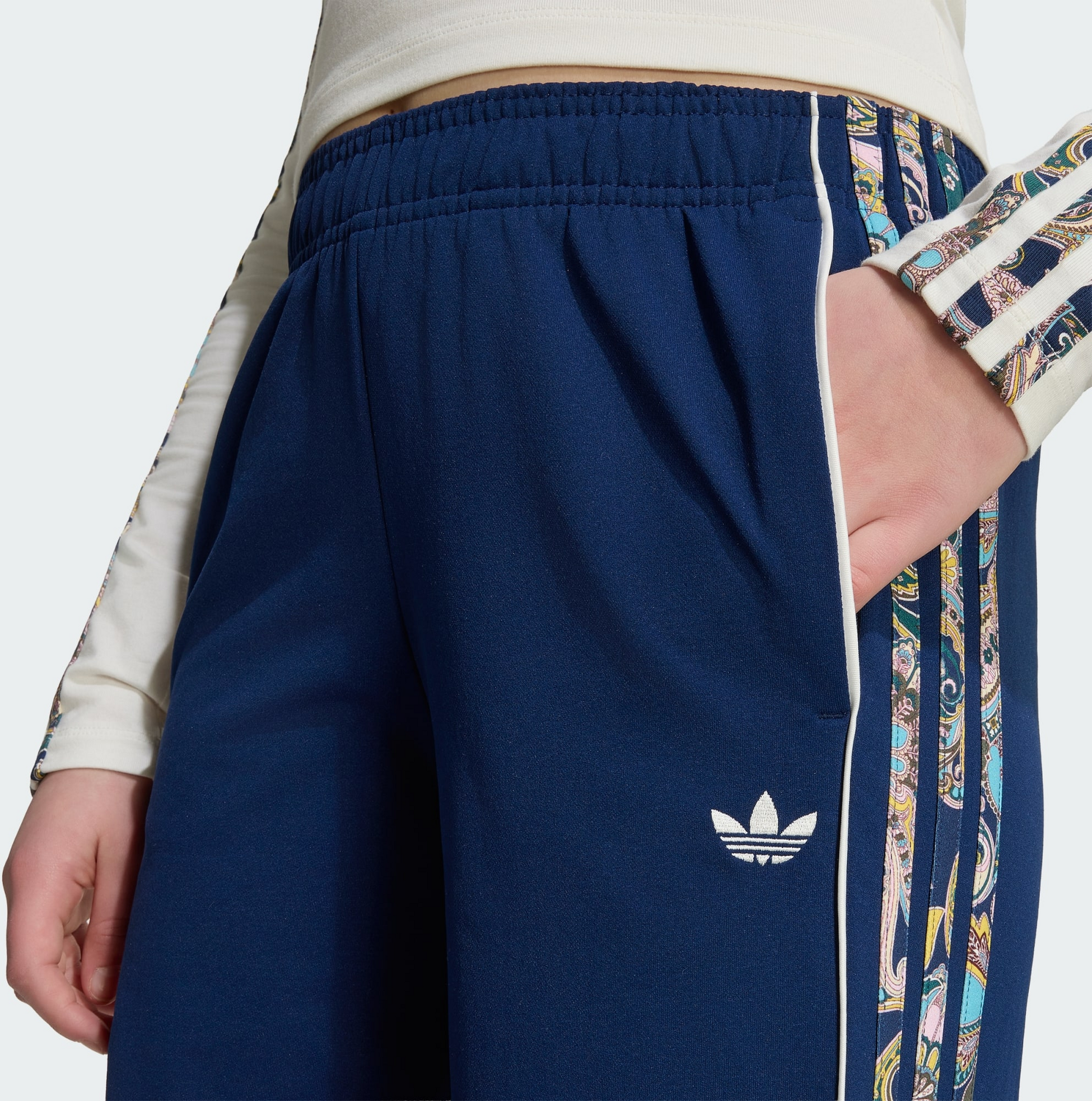 ADIDAS ORIGINALS, Adidas Originals Sst L&ouml;sa Tr&auml;ningsbyxor Med Paisleym&ouml;nster