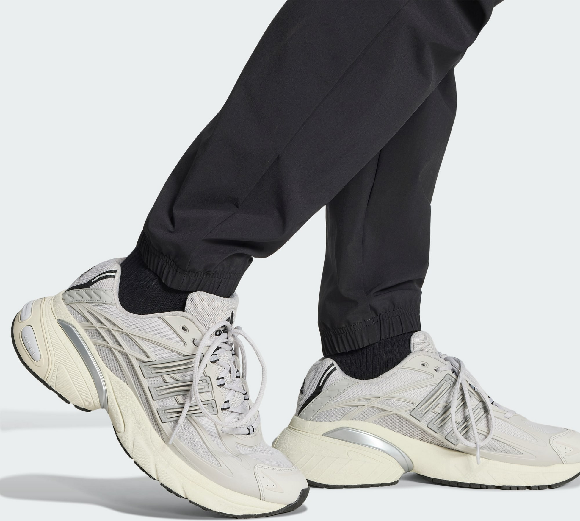 ADIDAS ORIGINALS, Adidas Originals Tech Trefoil Essentials Tr&auml;ningsbyxor