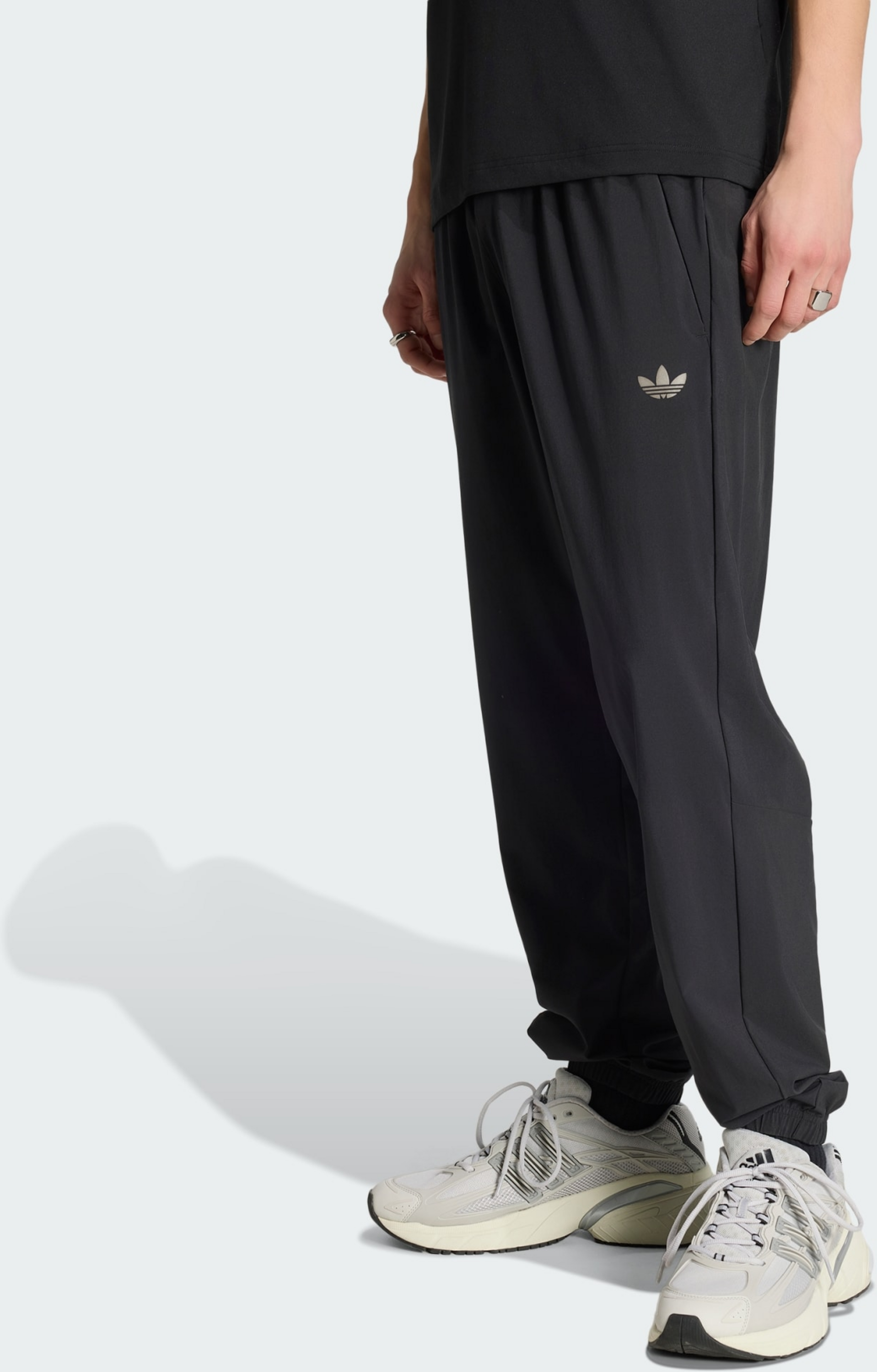 ADIDAS ORIGINALS, Adidas Originals Tech Trefoil Essentials Tr&auml;ningsbyxor