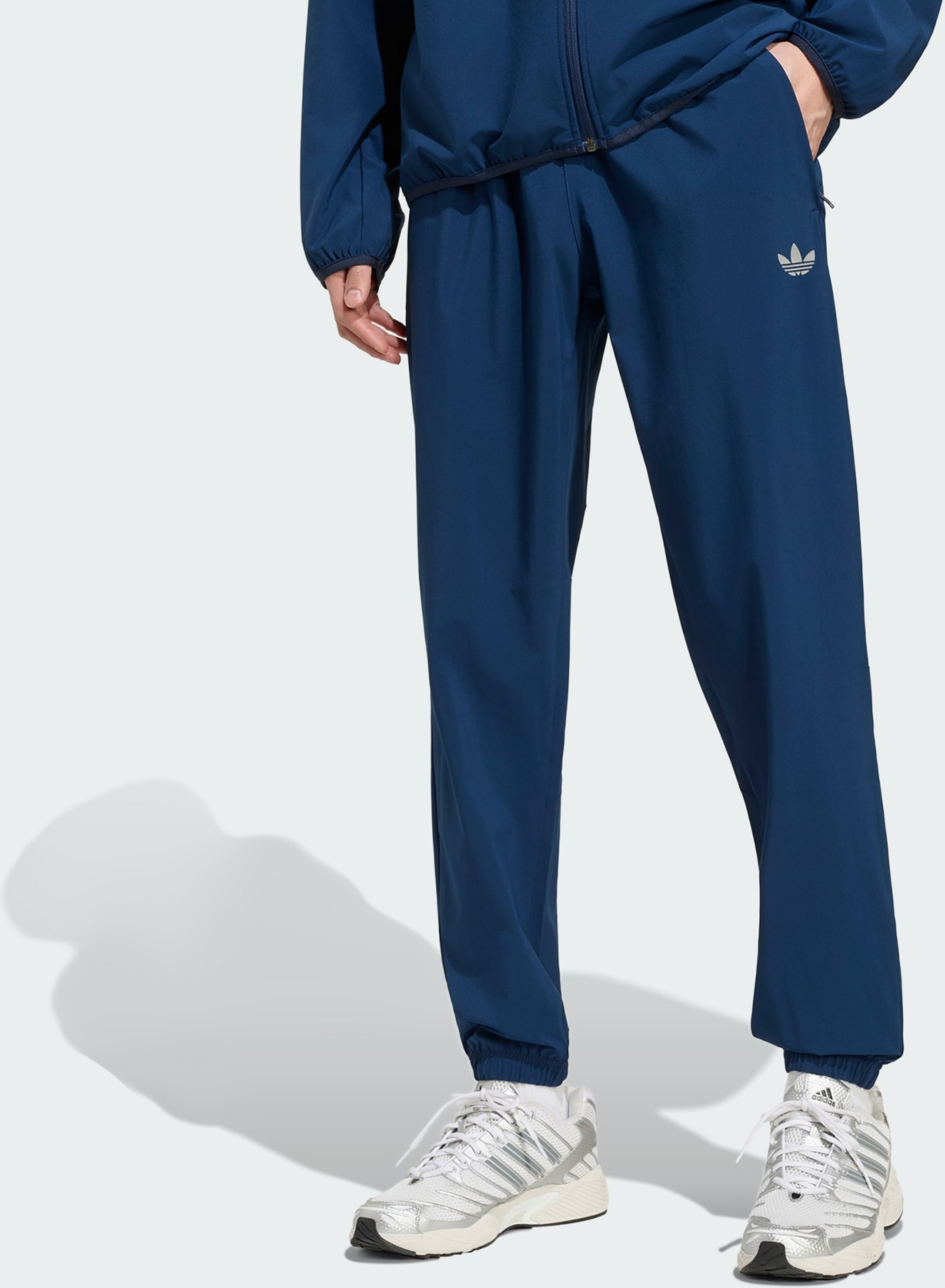 ADIDAS ORIGINALS, Adidas Originals Tech Trefoil Essentials Tr&auml;ningsbyxor