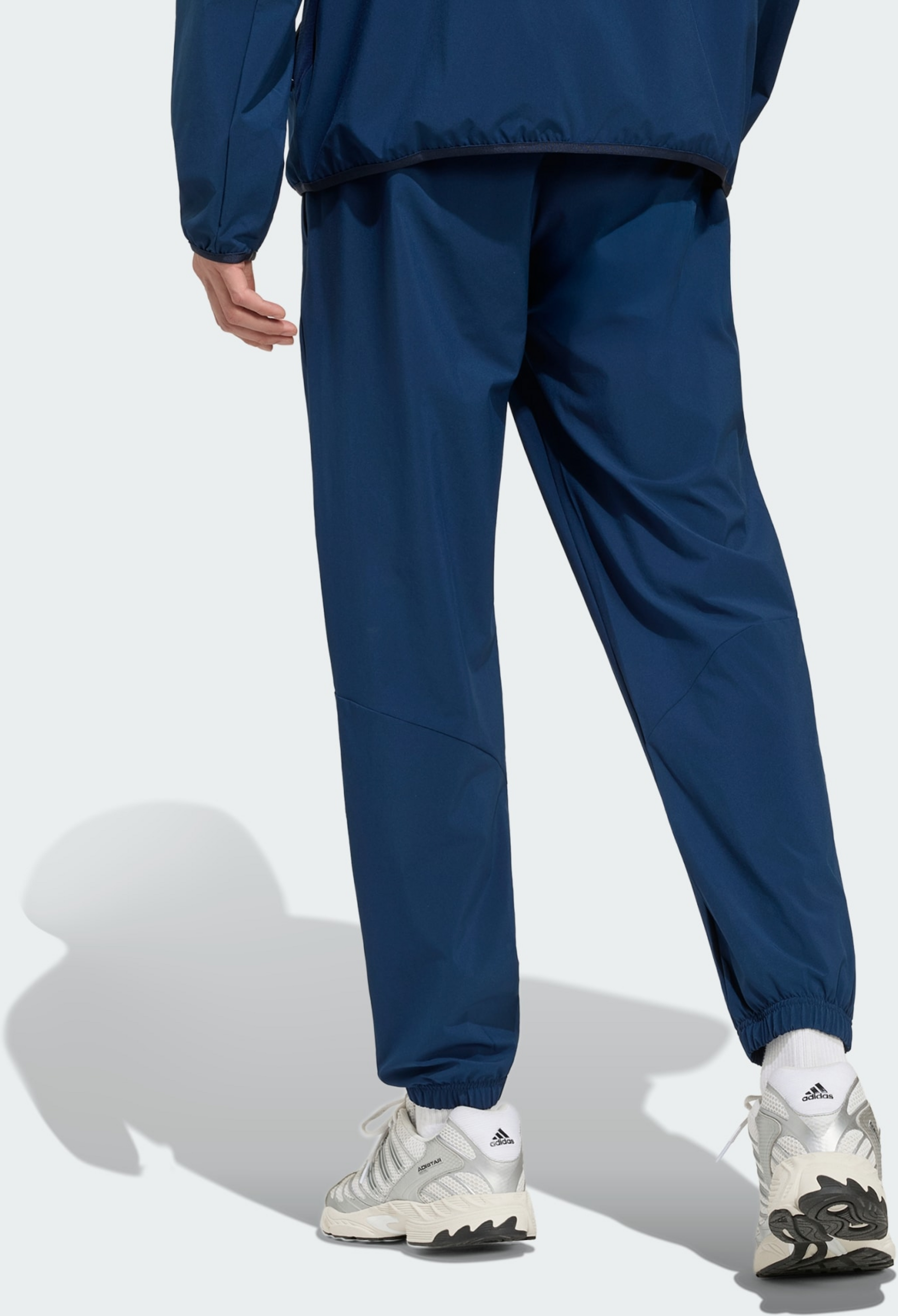 ADIDAS ORIGINALS, Adidas Originals Tech Trefoil Essentials Tr&auml;ningsbyxor