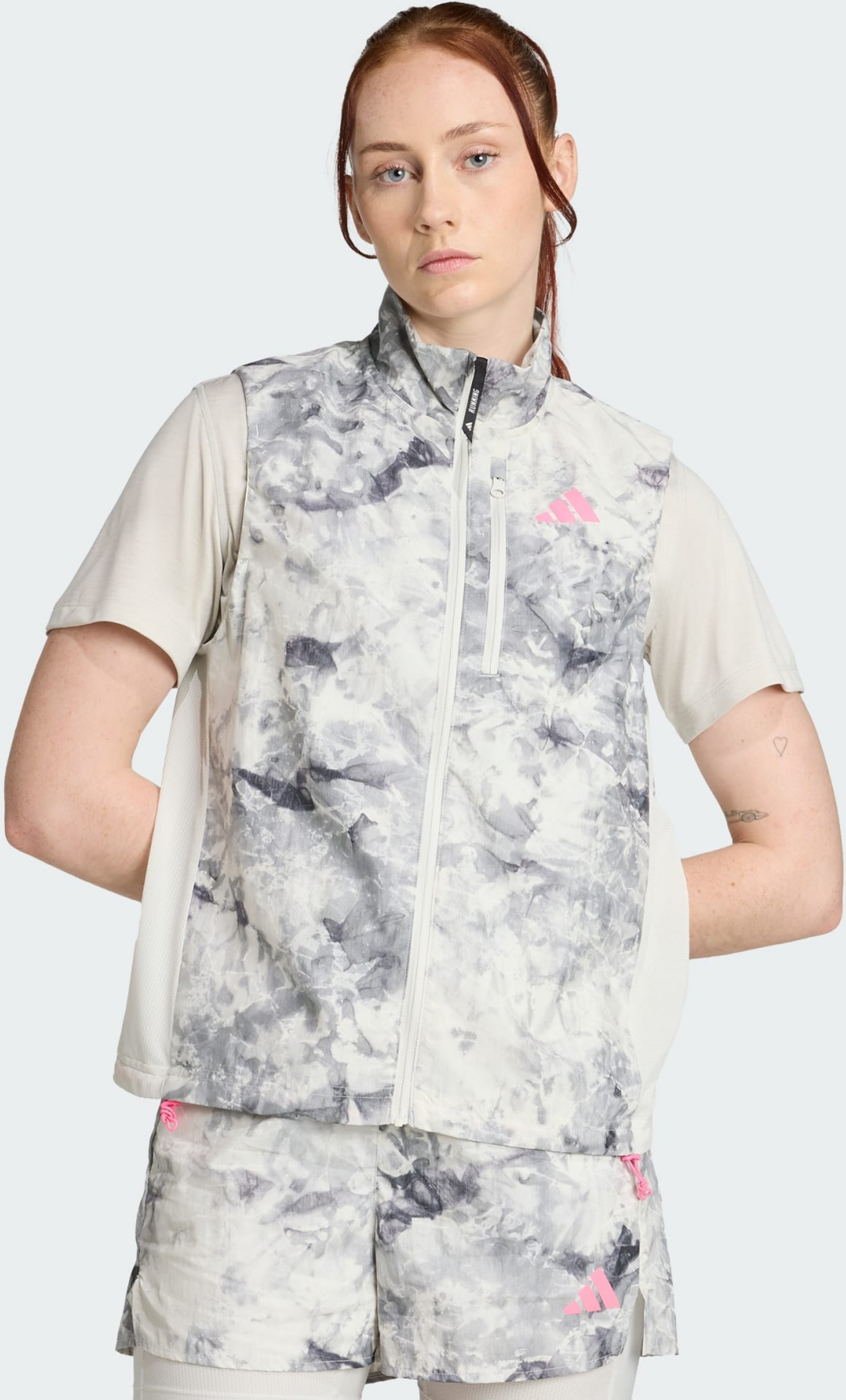 ADIDAS, Adidas Own The Run Sprayfärgad Väst