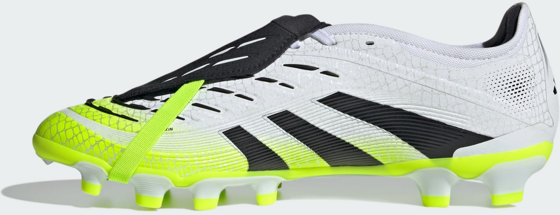 ADIDAS, Adidas Predator Pro Skor F&ouml;r Flera Underlag Med Vikbar Pl&ouml;s