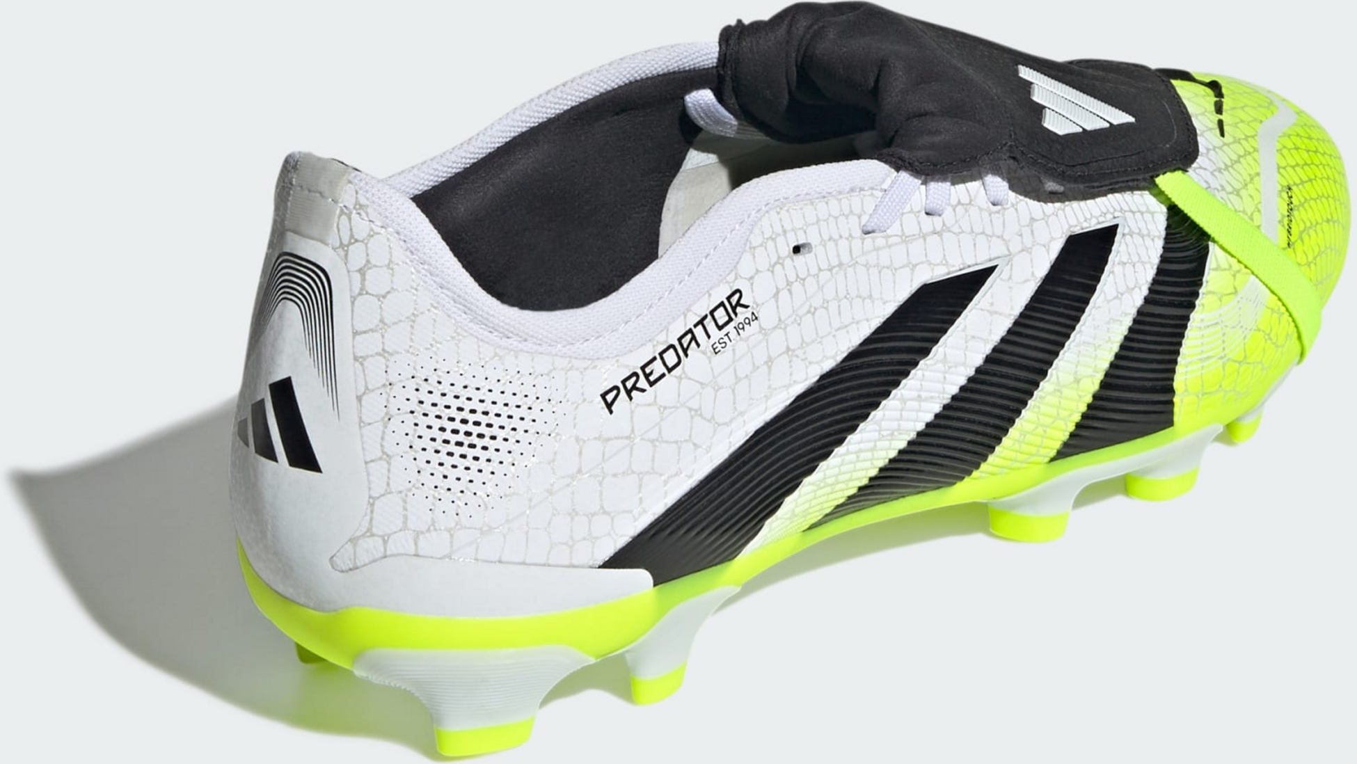 ADIDAS, Adidas Predator Pro Skor F&ouml;r Flera Underlag Med Vikbar Pl&ouml;s