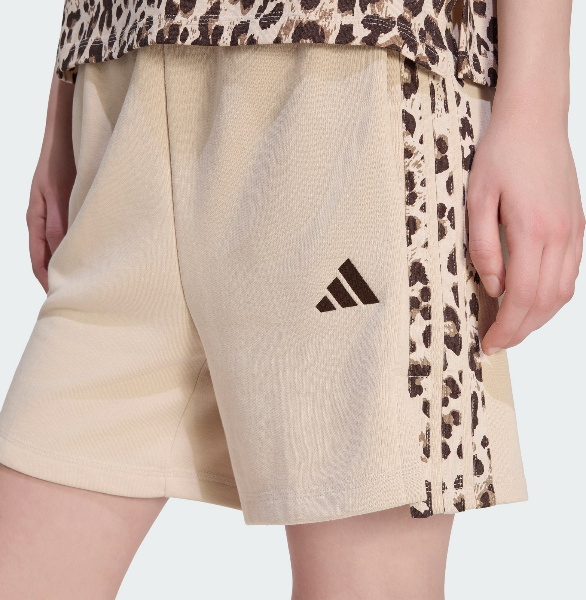ADIDAS, Adidas Seasonal Essentials 3-stripes Shorts Med Djurtryck