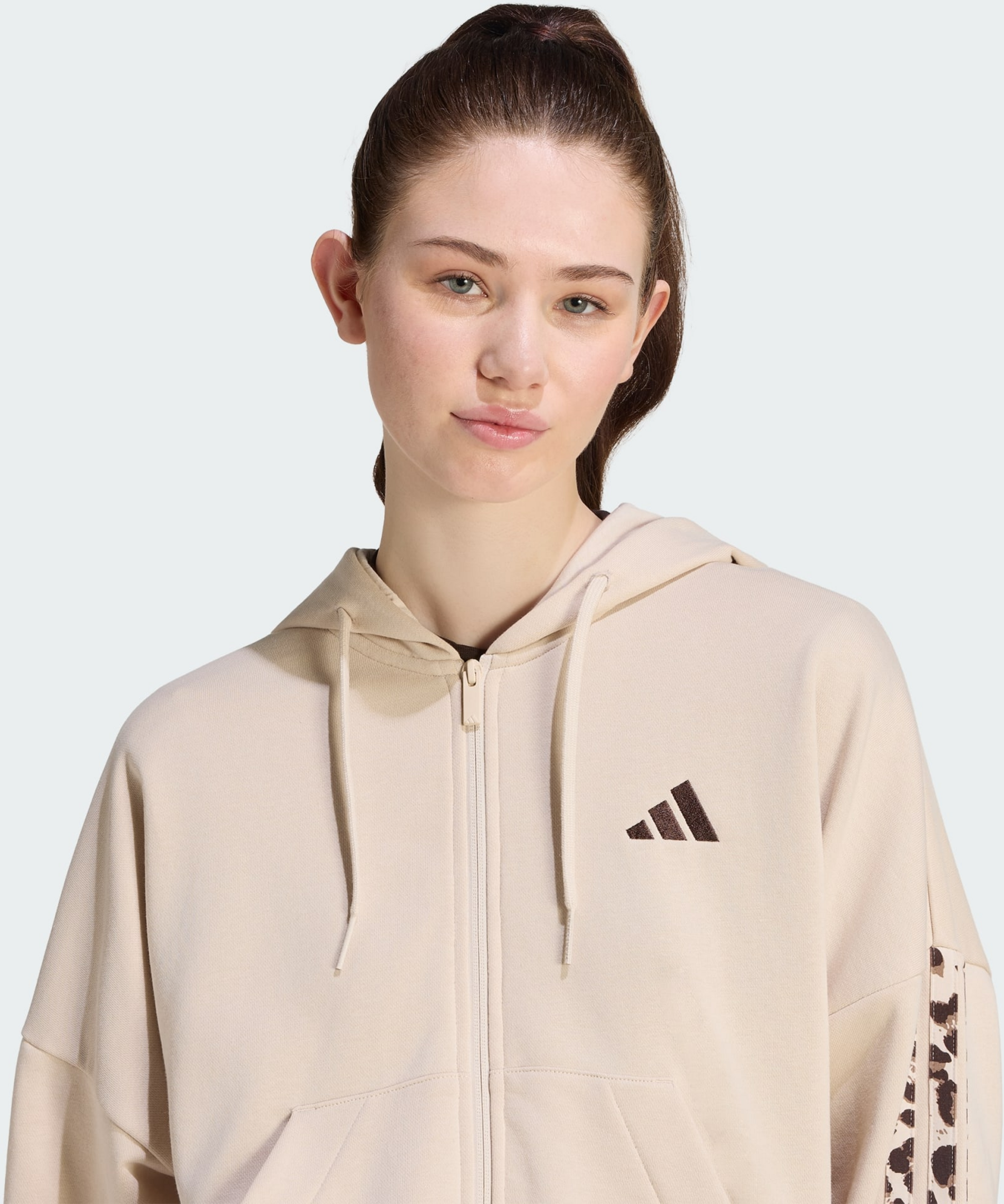 ADIDAS, Adidas Seasonal Essentials Animal Print 3-stripes Tr&auml;ningsjacka Med Hel Dragkedja Och Huva