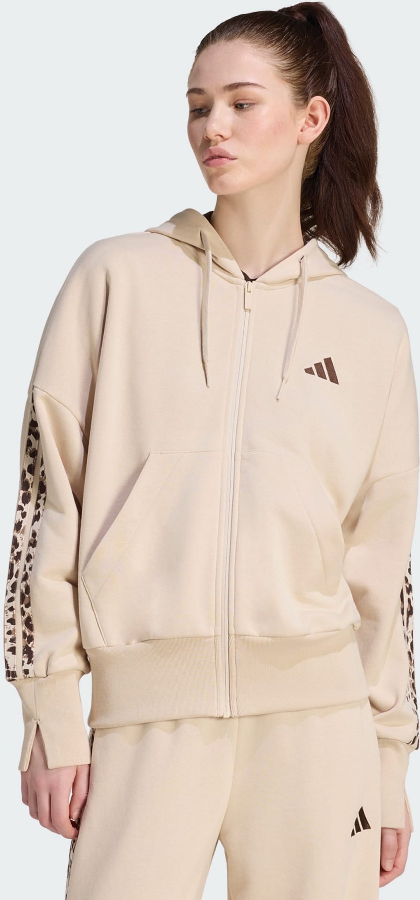 ADIDAS, Adidas Seasonal Essentials Animal Print 3-stripes Tr&auml;ningsjacka Med Hel Dragkedja Och Huva