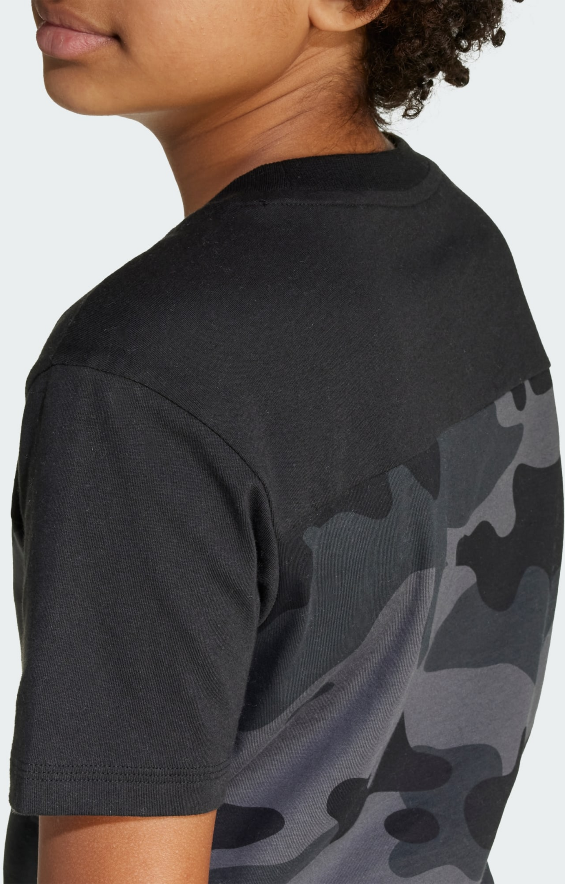 ADIDAS, Adidas Seasonal Essentials Camo Cotton T-shirt För Barn