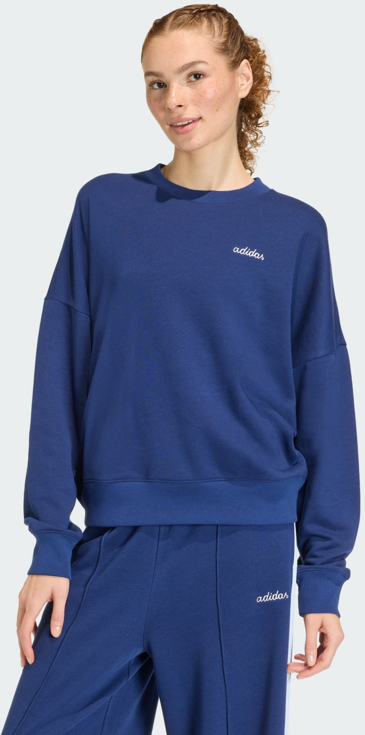 ADIDAS, Adidas Seasonal Essentials Colorpop-sweatshirt Med Broderad Grafik