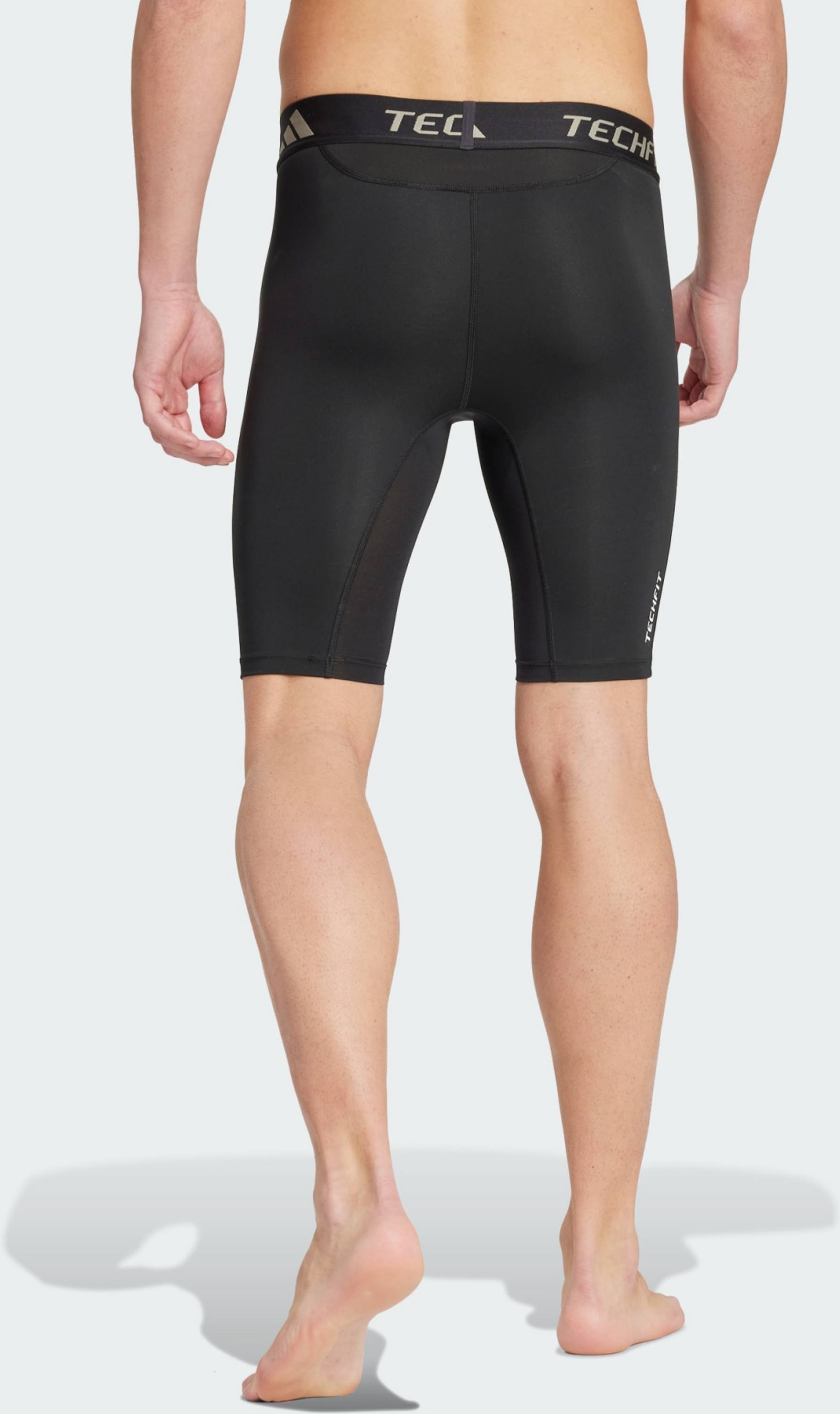 ADIDAS, Adidas Techfit Korta Kompressionstights För Träning