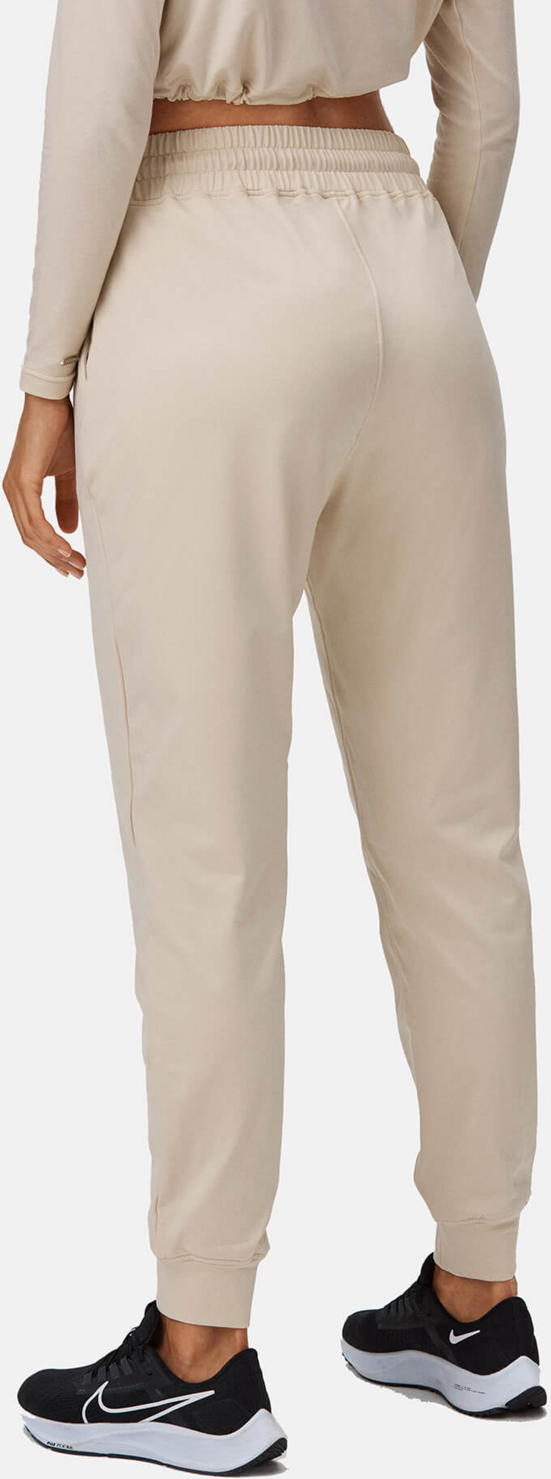 ALERA, Aesthetic Jogger