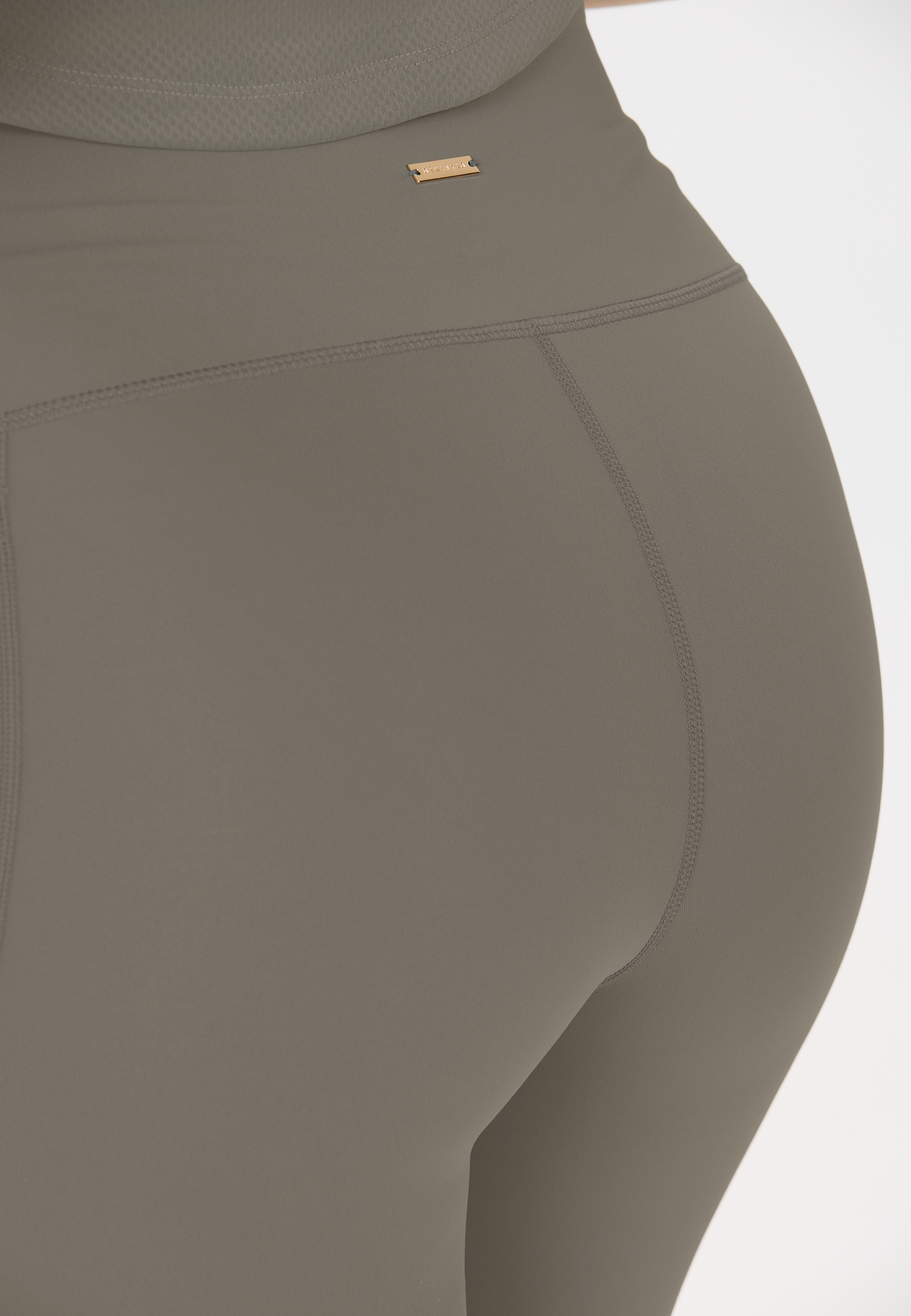 ATHLECIA, Aliya Tight