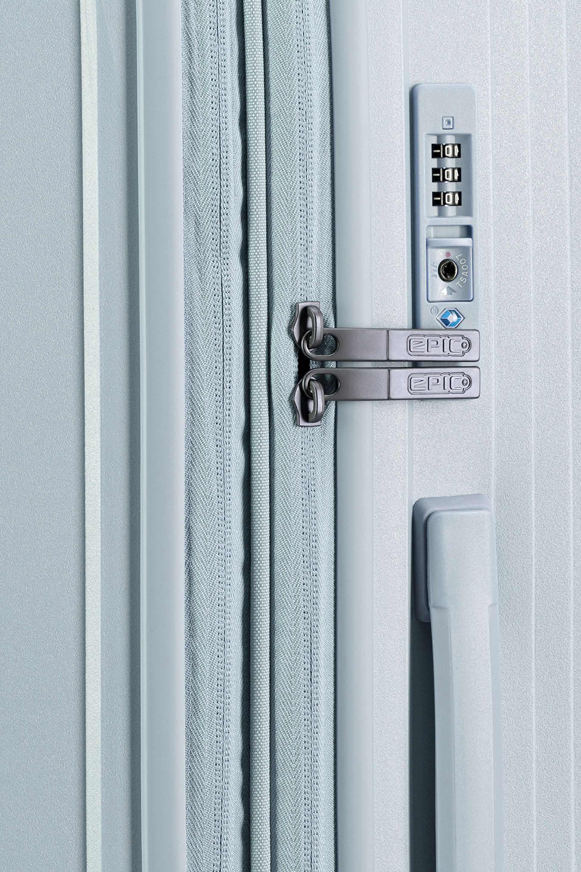 EPIC, Anthem Resv&auml;ska 73 Cm