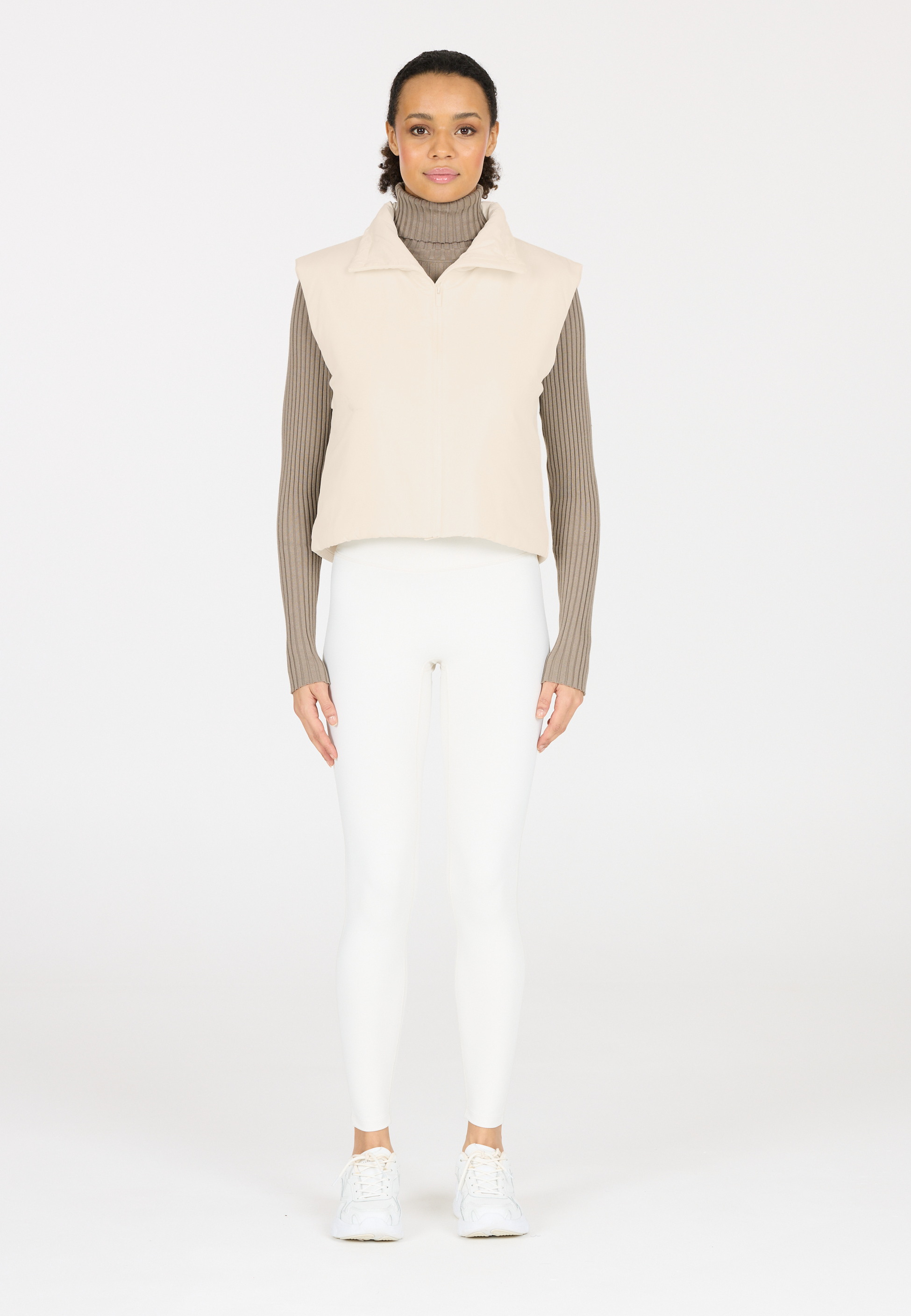 ATHLECIA, Ayanda Vest