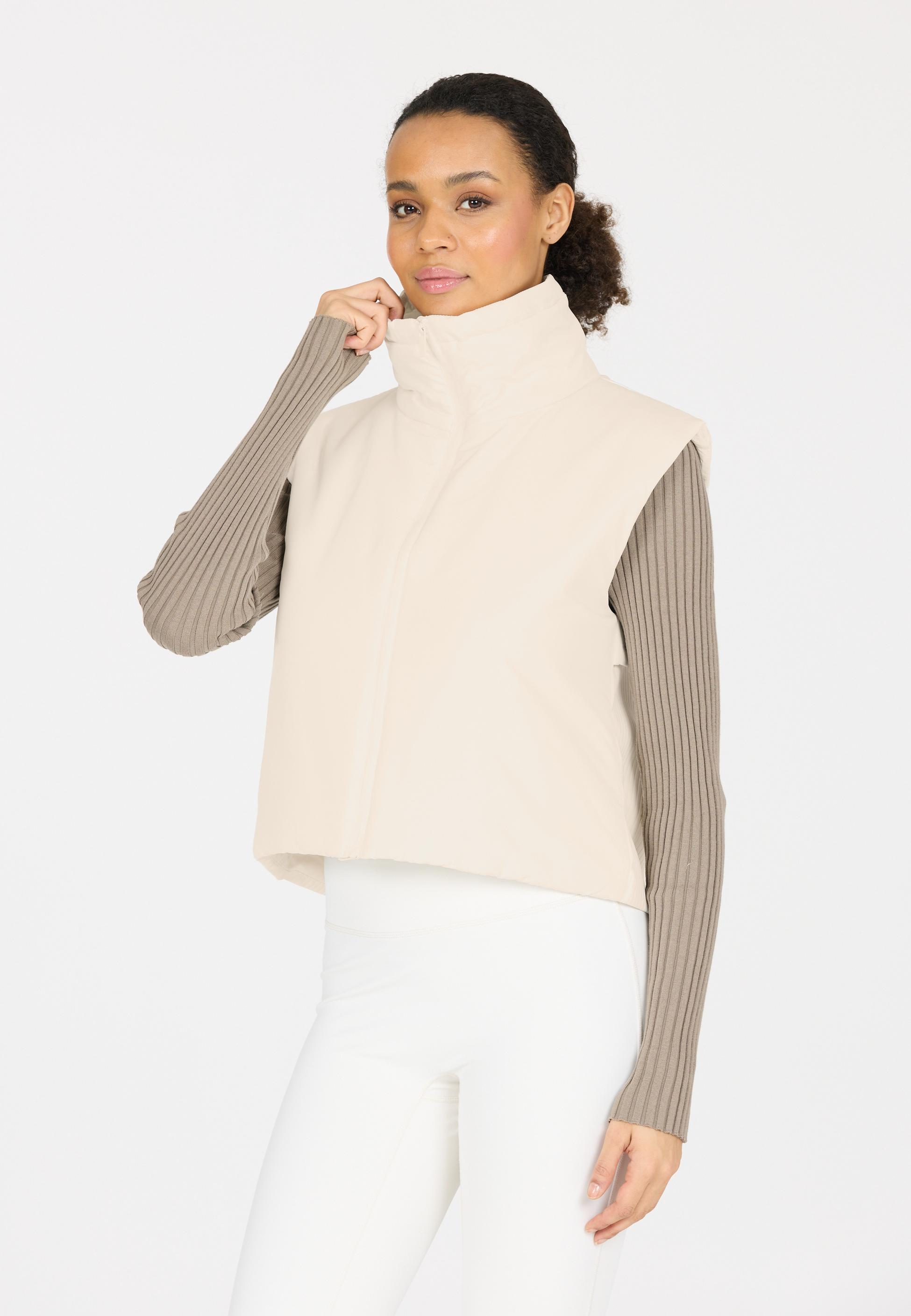 ATHLECIA, Ayanda Vest