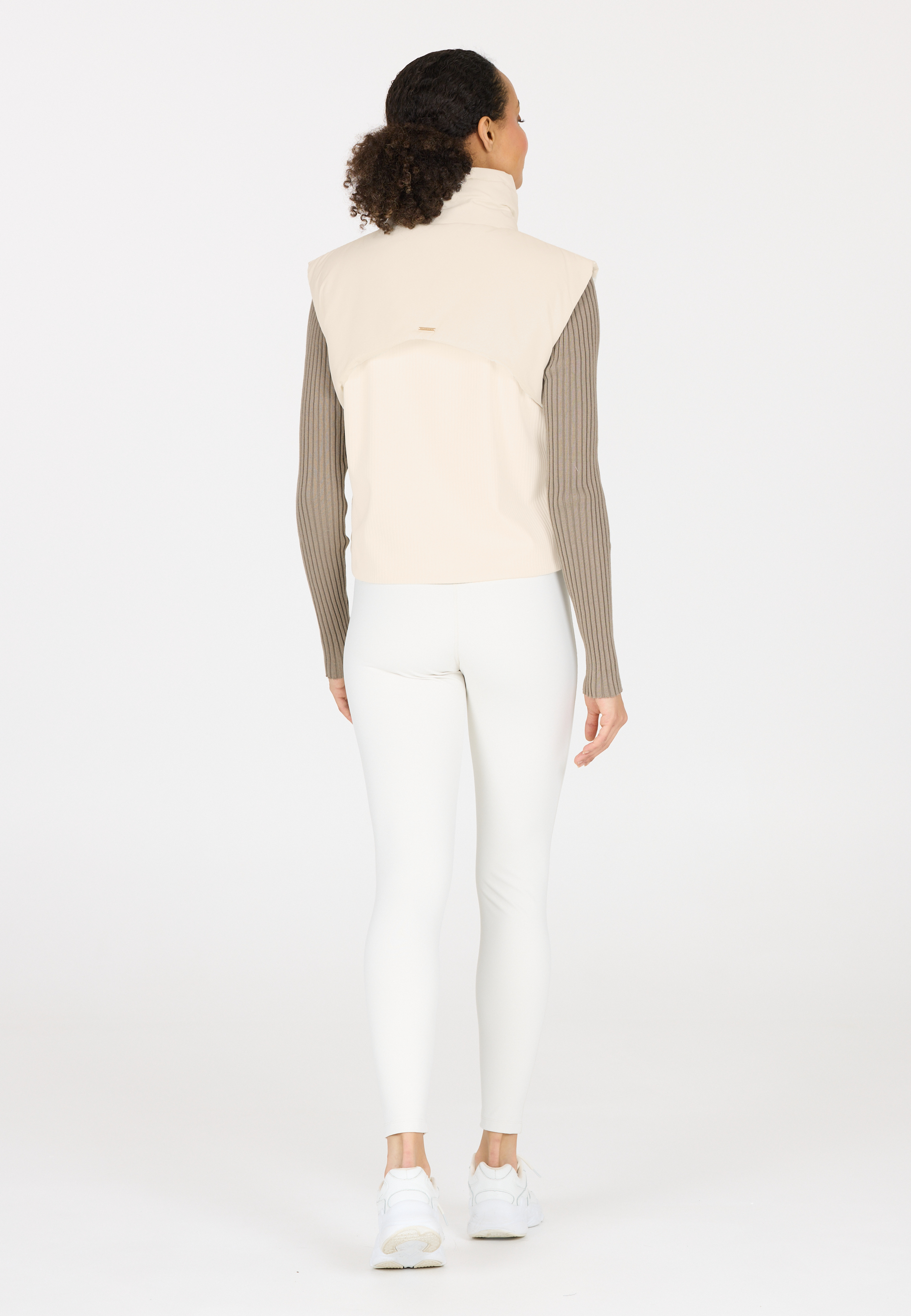 ATHLECIA, Ayanda Vest