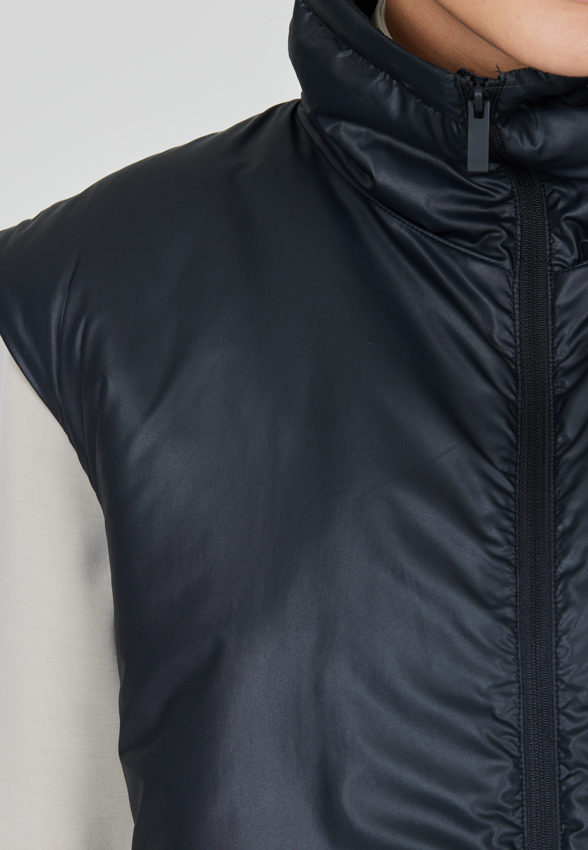 ATHLECIA, Ayanda Vest