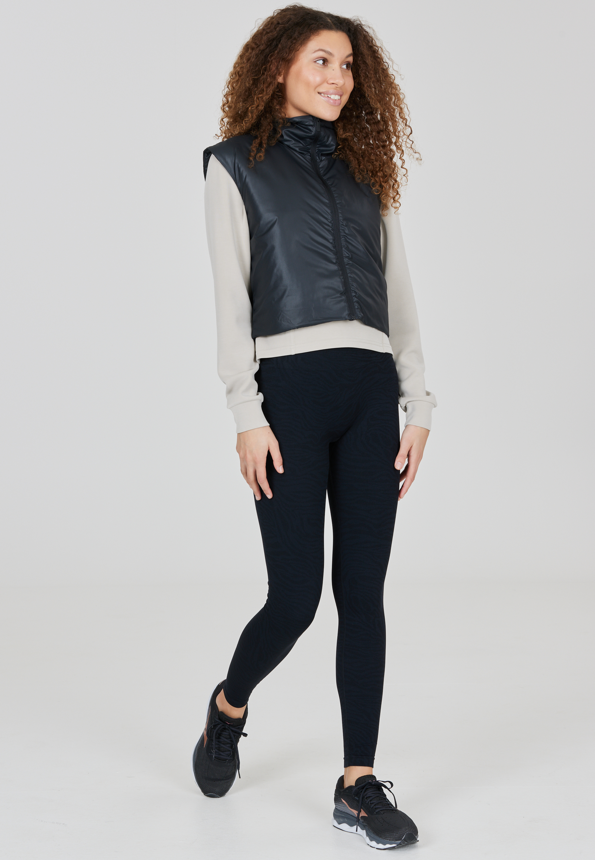 ATHLECIA, Ayanda Vest