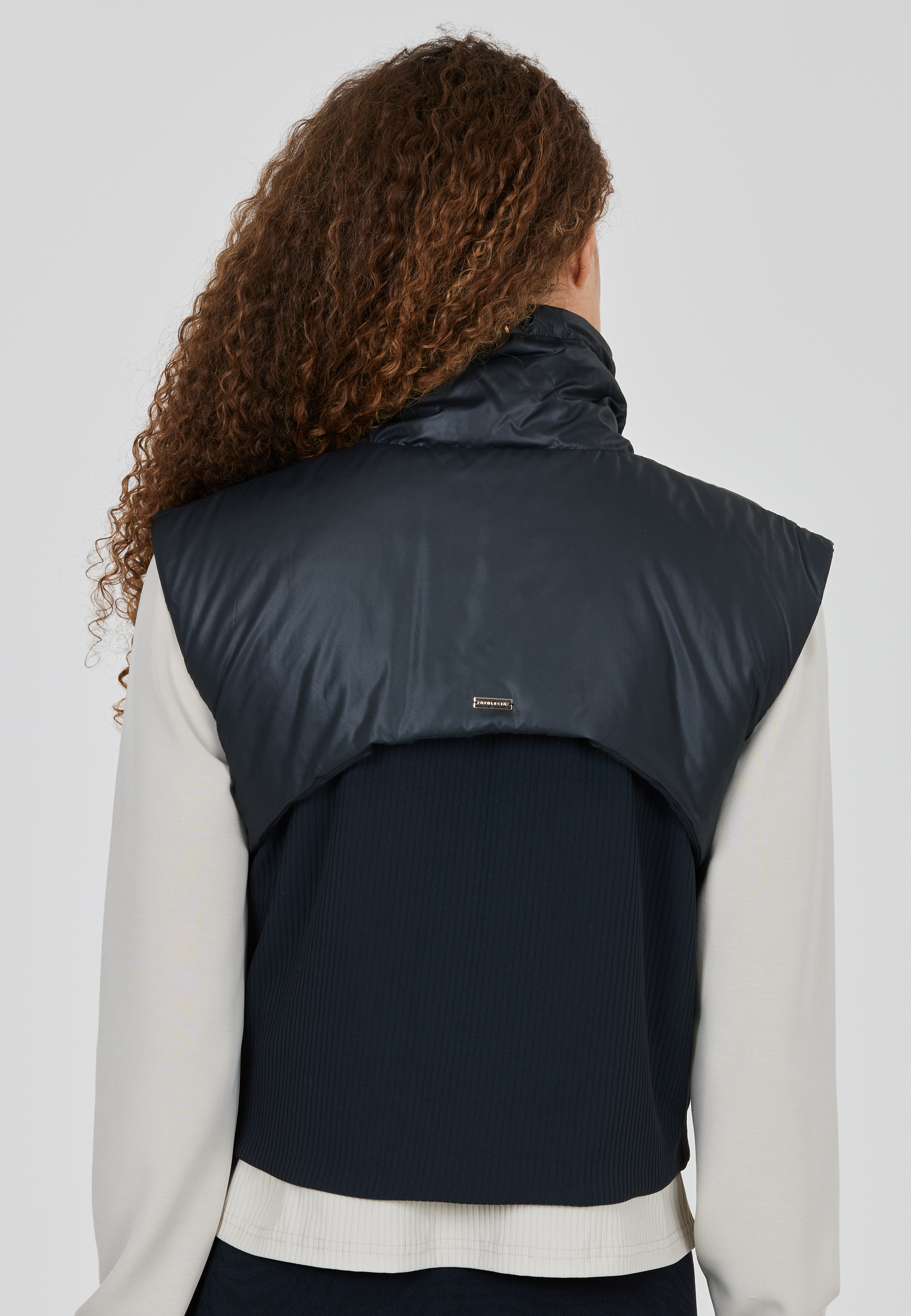ATHLECIA, Ayanda Vest