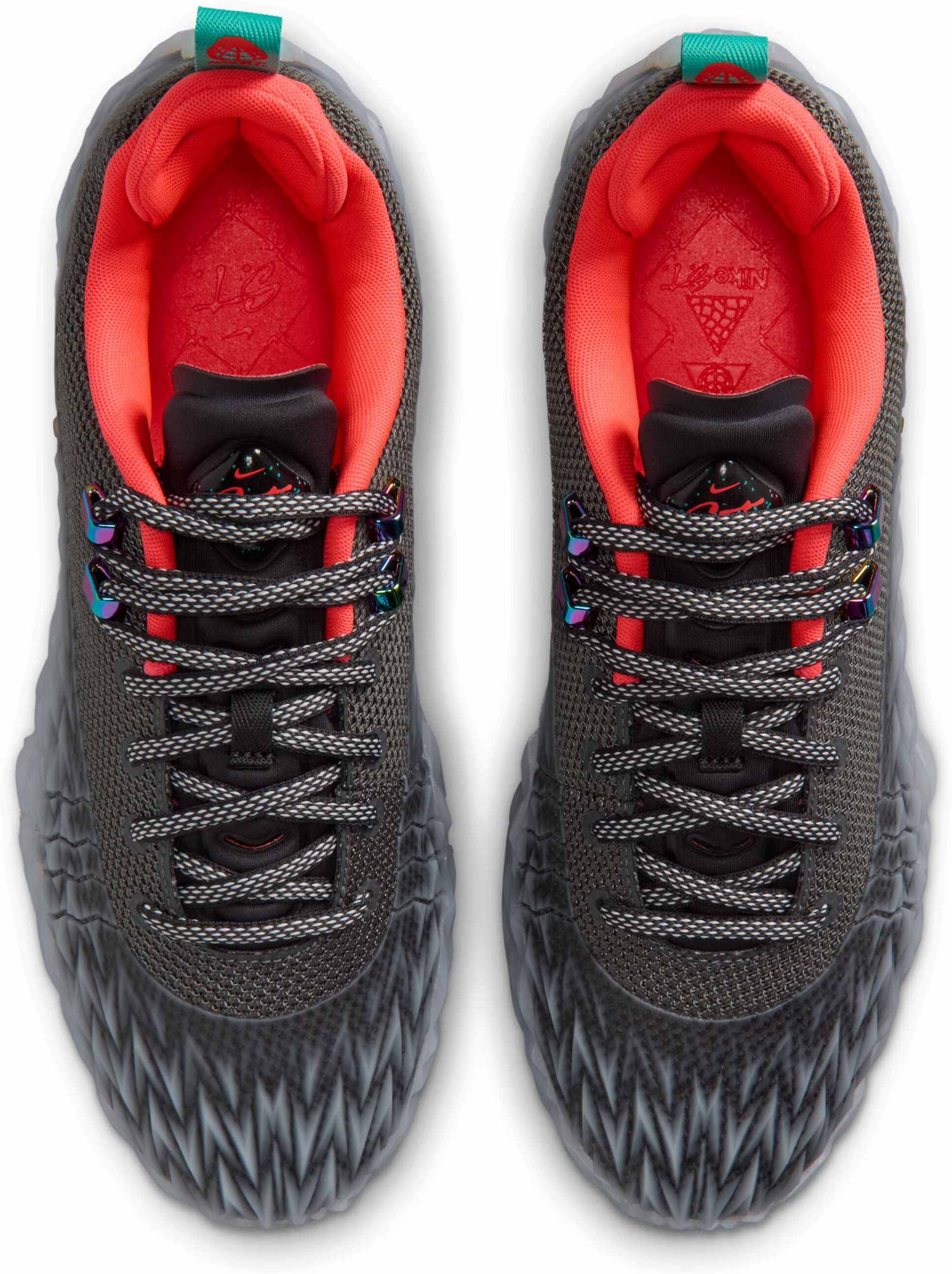 NIKE, Basketball Shoes S.t. Charge