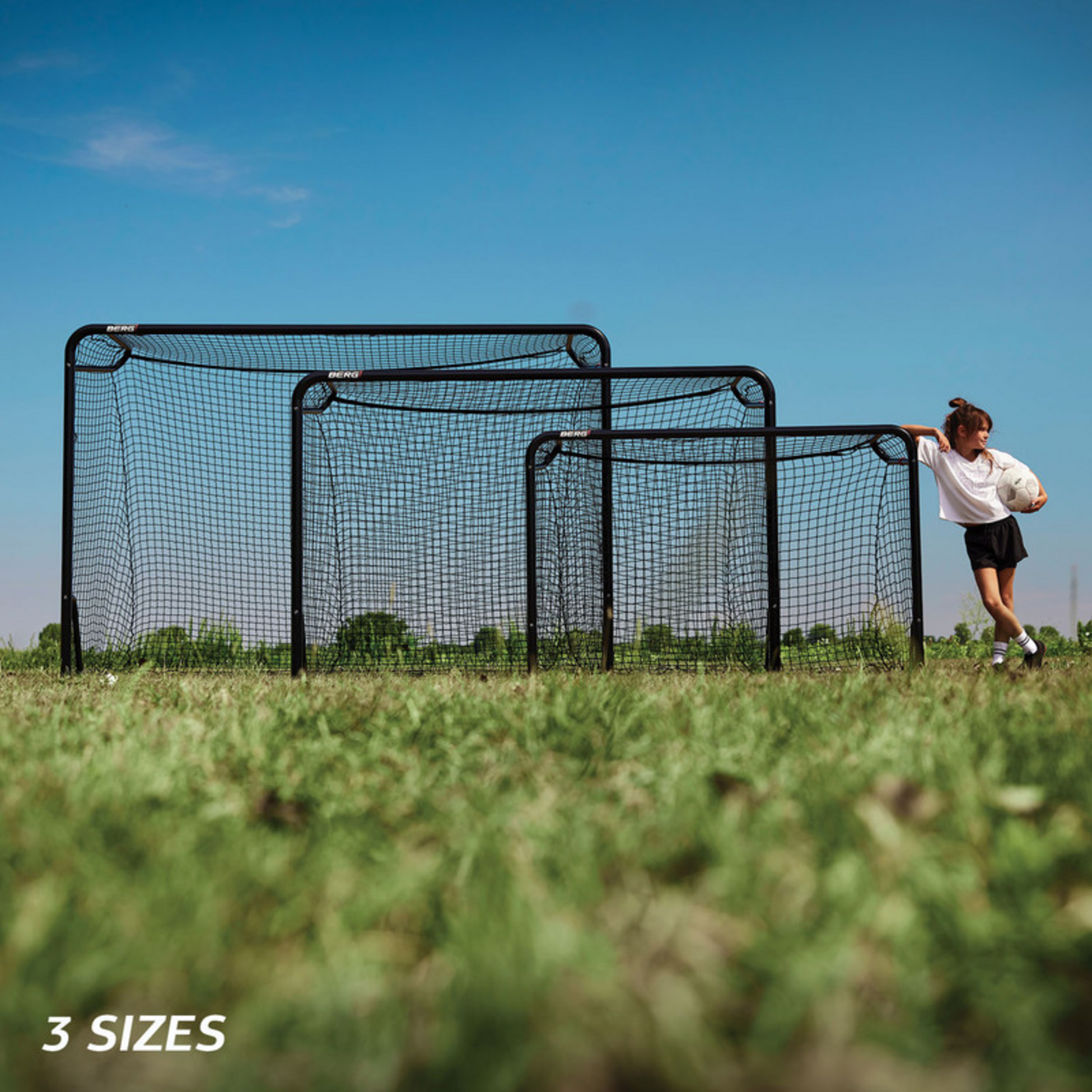 BERG, Berg Sportsgoal M Soccer Goal - 240x160 Cm - Integrated Score Counter - Incl. 4 Cones