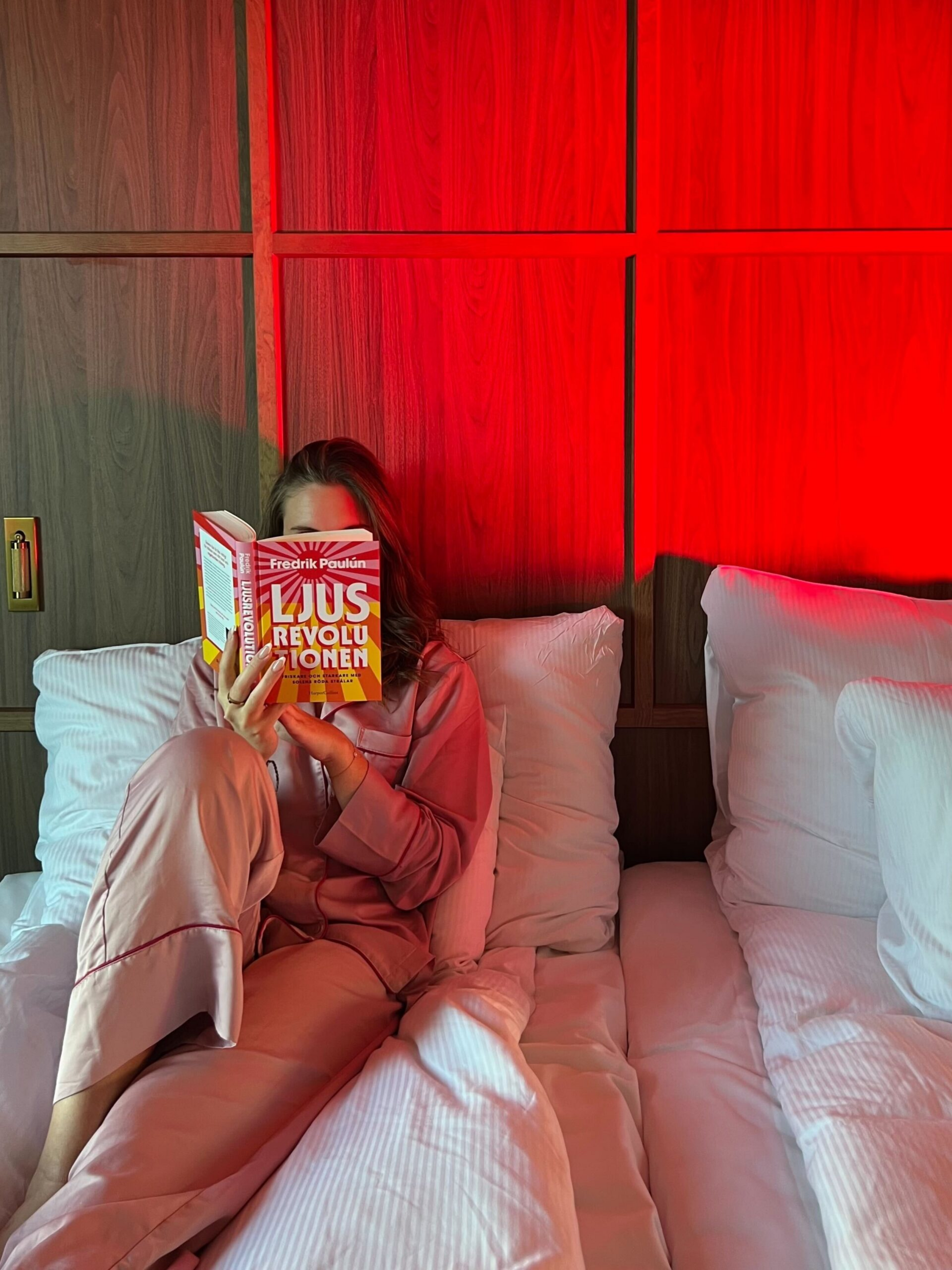 NUTRILIGHT, Bok - Ljusrevolutionen av Fredrik Paul&uacute;n