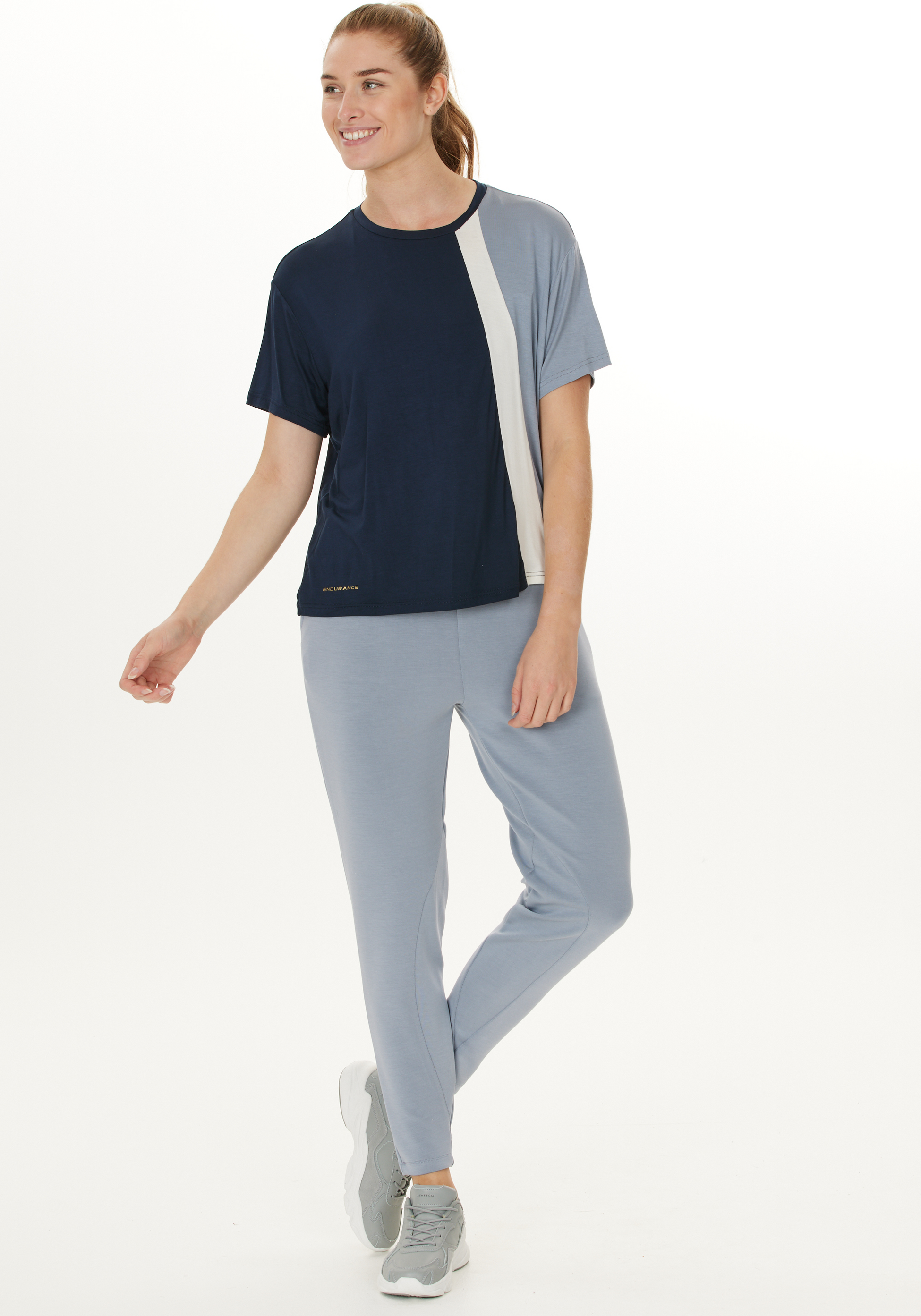 ENDURANCE, Carla T-shirt