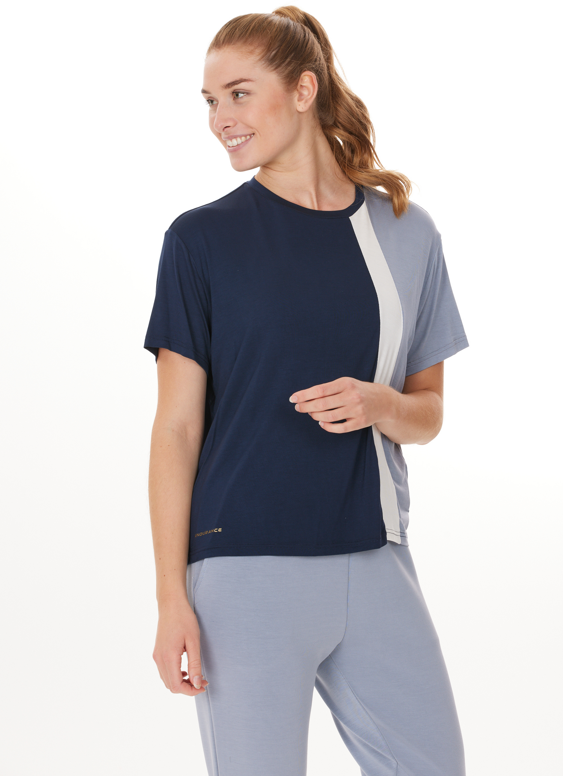 ENDURANCE, Carla T-shirt