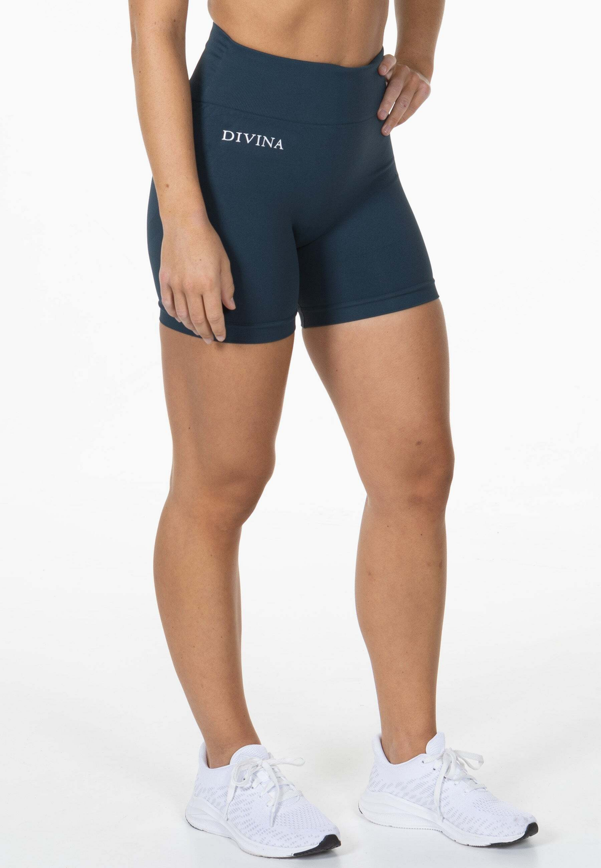 DIVINA, Divina Shorts 'prime'