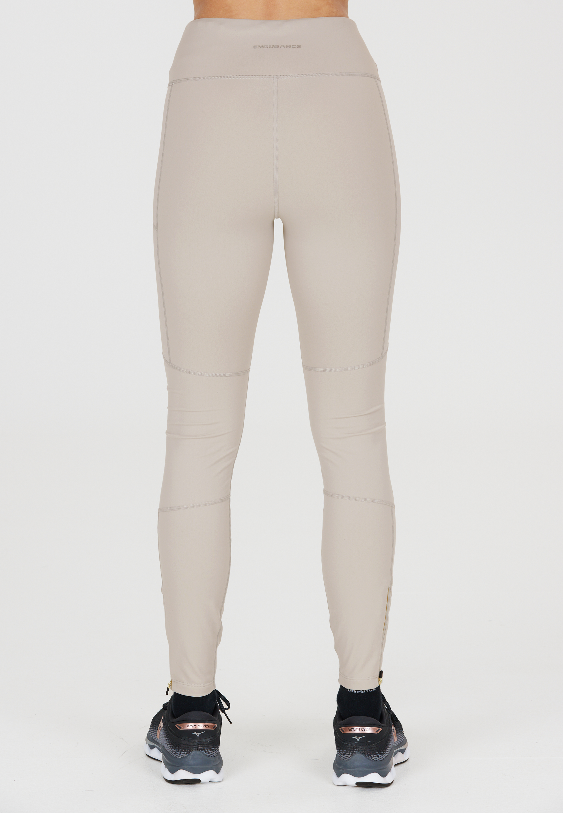 ENDURANCE, Elinor Tight