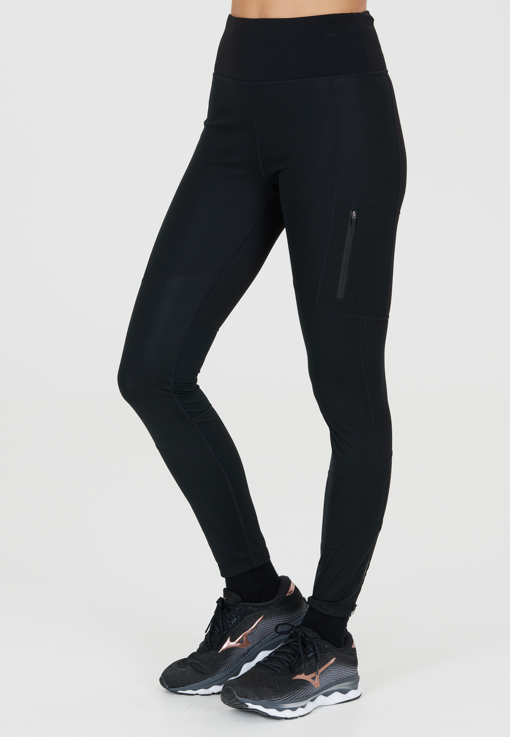 ENDURANCE, Elinor Tight
