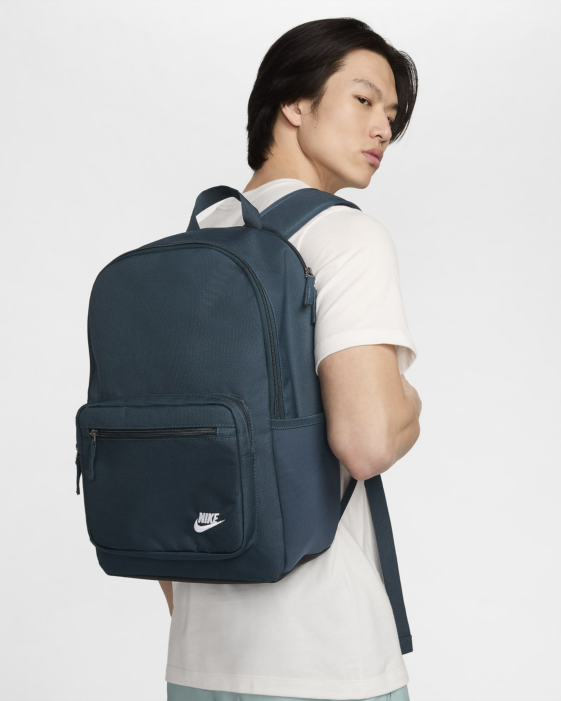 NIKE, Eugene Backpack (23l) Heritage