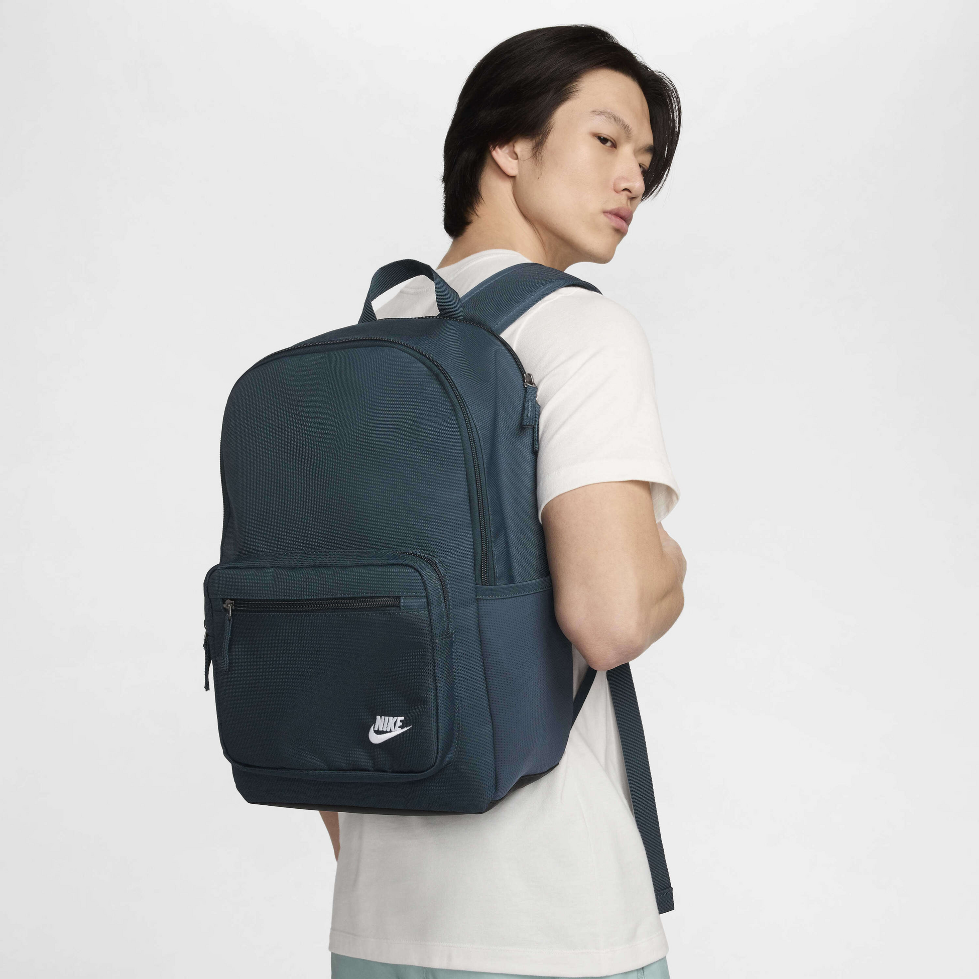 NIKE, Eugene Backpack (23l) Heritage