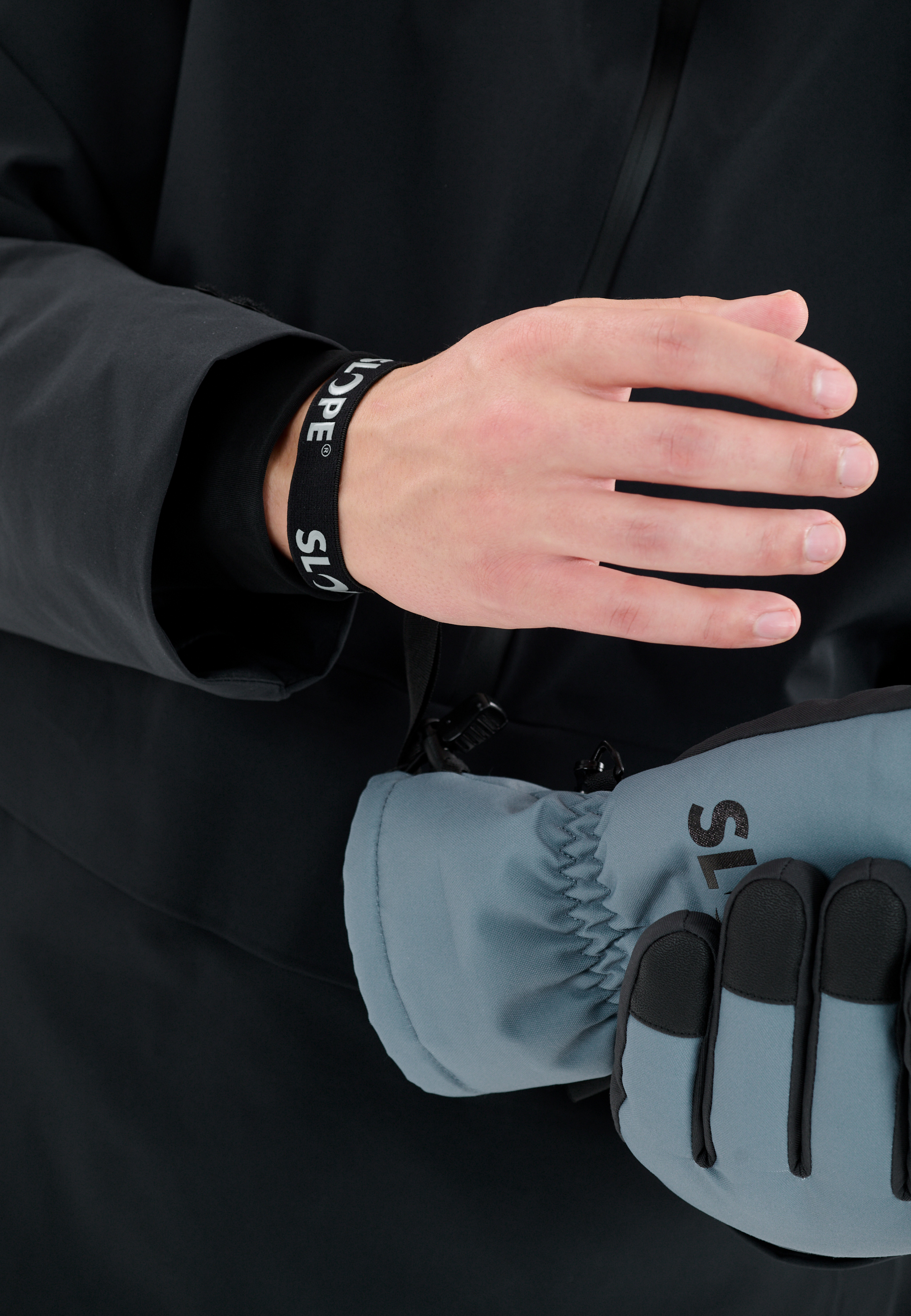 SLOPE, Finnick Gloves