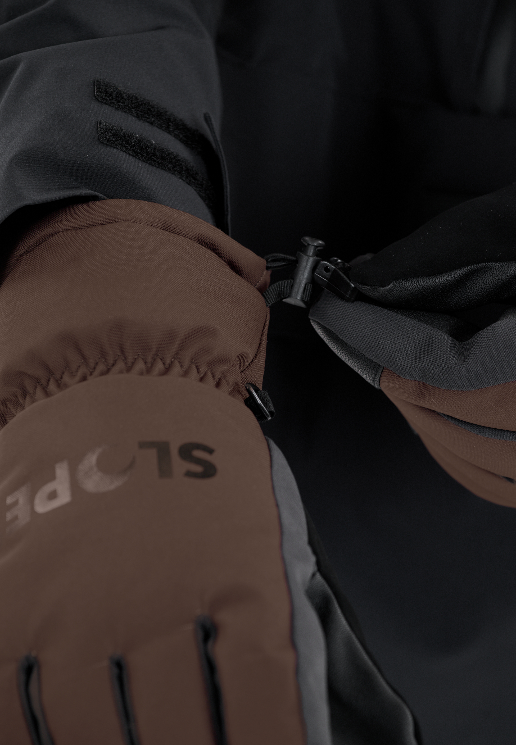 SLOPE, Finnick Gloves